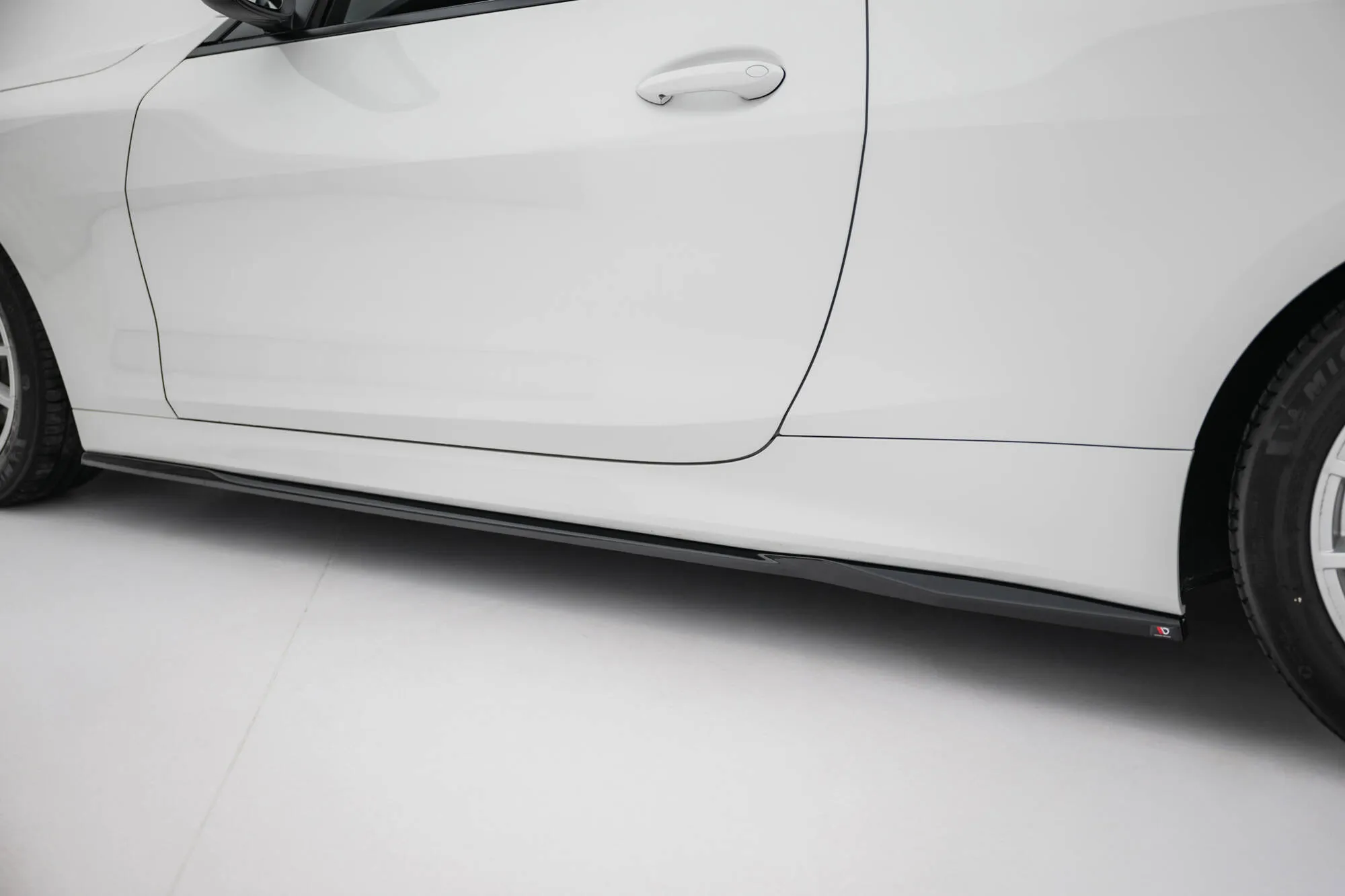 Sideskjørt BMW 4 (G22/G23) 2020 -> | Glossy Black Edition – bilde 2
