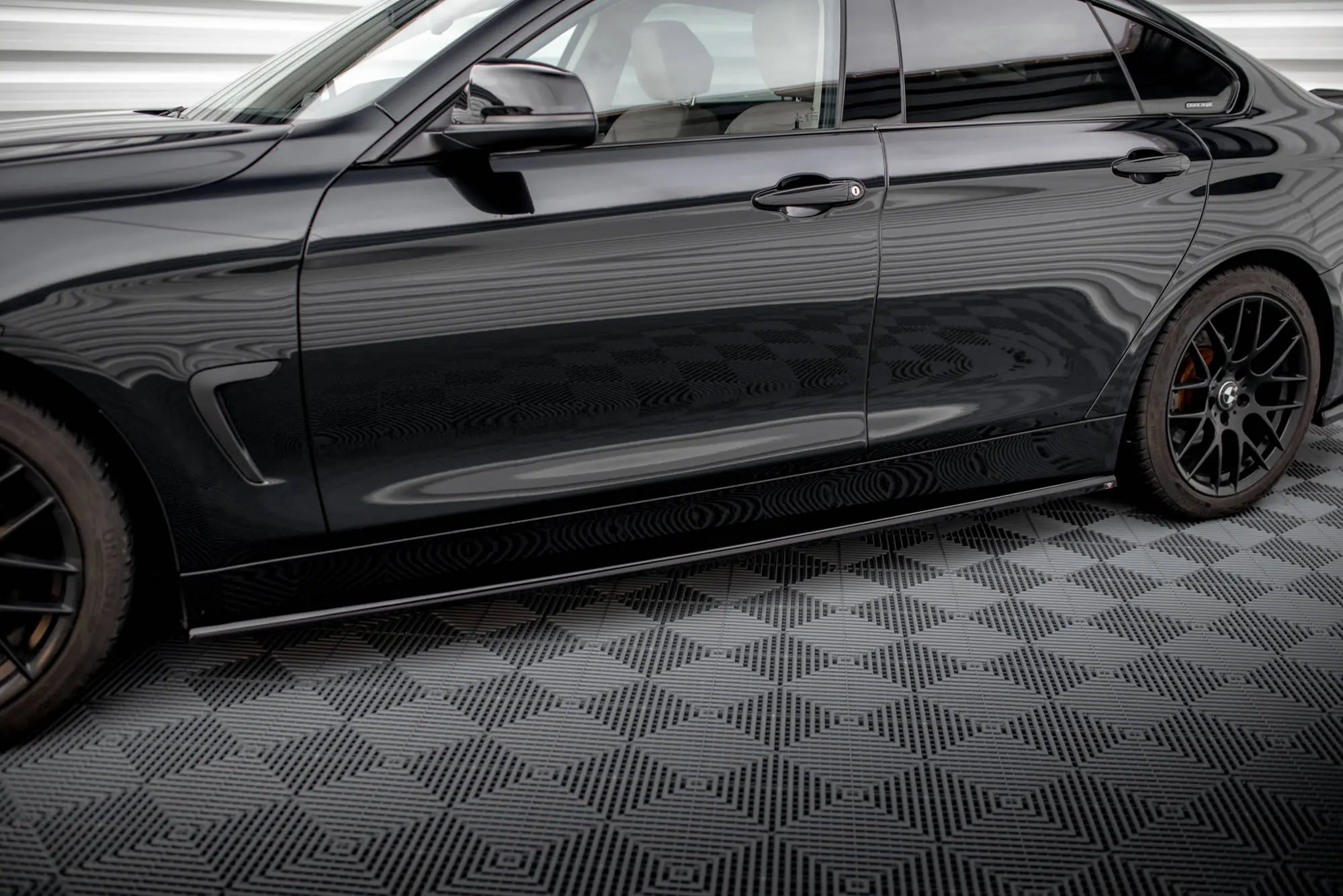 Sideskjørt BMW 4 Gran Coupe (F36) 2014-2017 | Glossy Black Edition – bilde 3