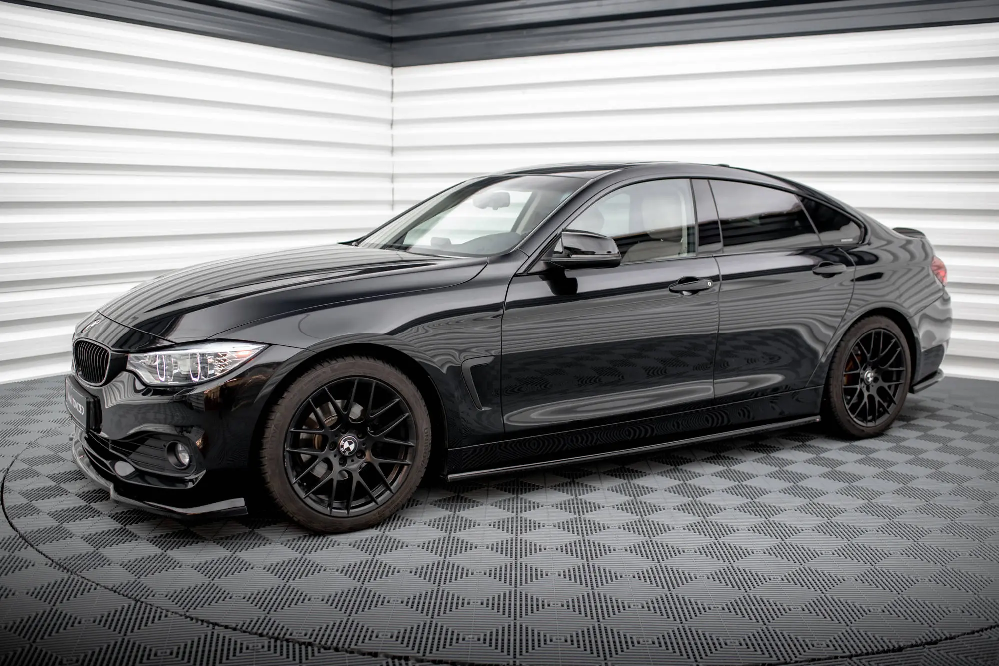 Sideskjørt BMW 4 Gran Coupe (F36) 2014-2017 | Glossy Black Edition – bilde 4