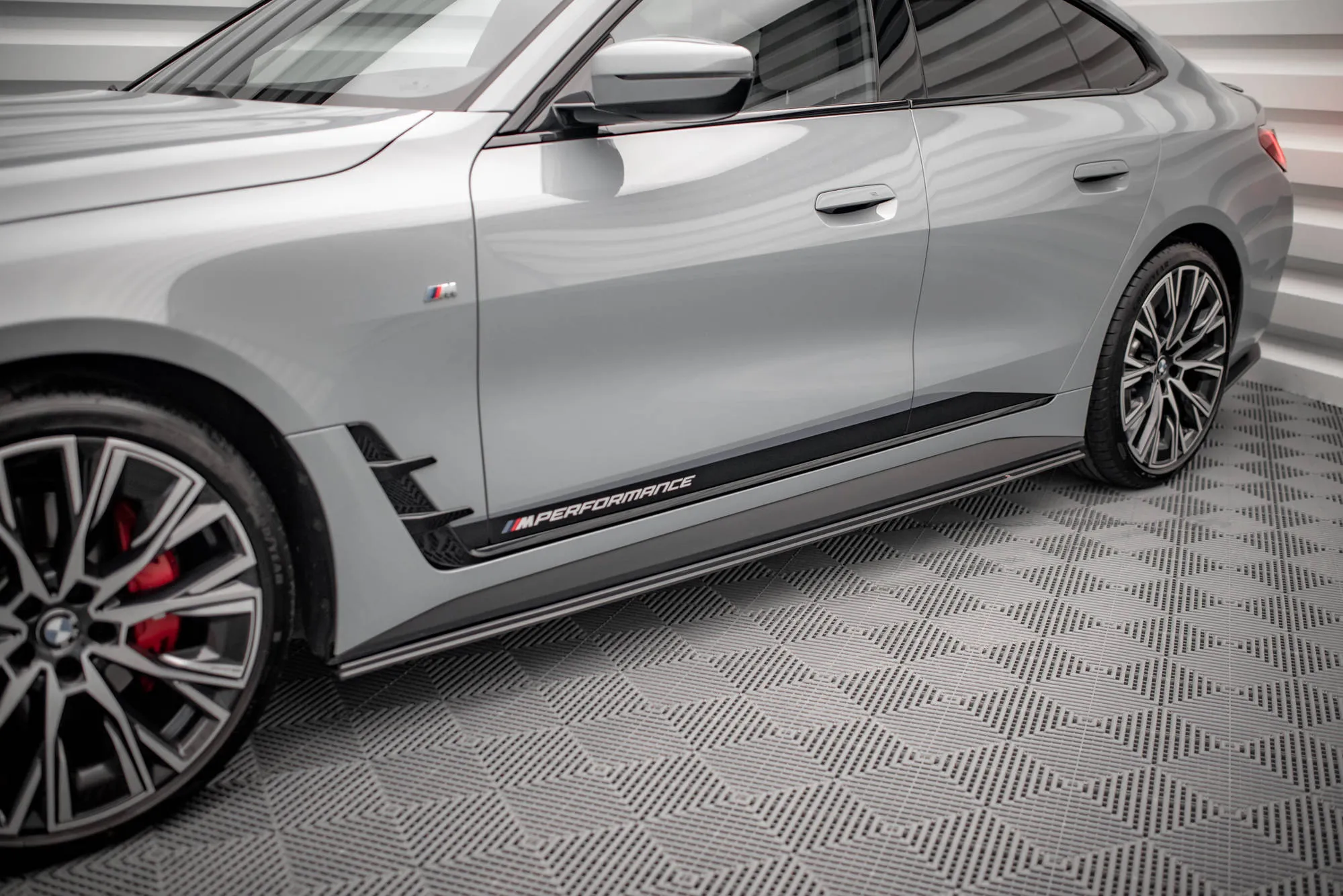 Sideskjørt BMW 4 M Pack (G22 / G23) 2020-> / BMW i4 (G26) 2021-> | Street Pro Black Edition