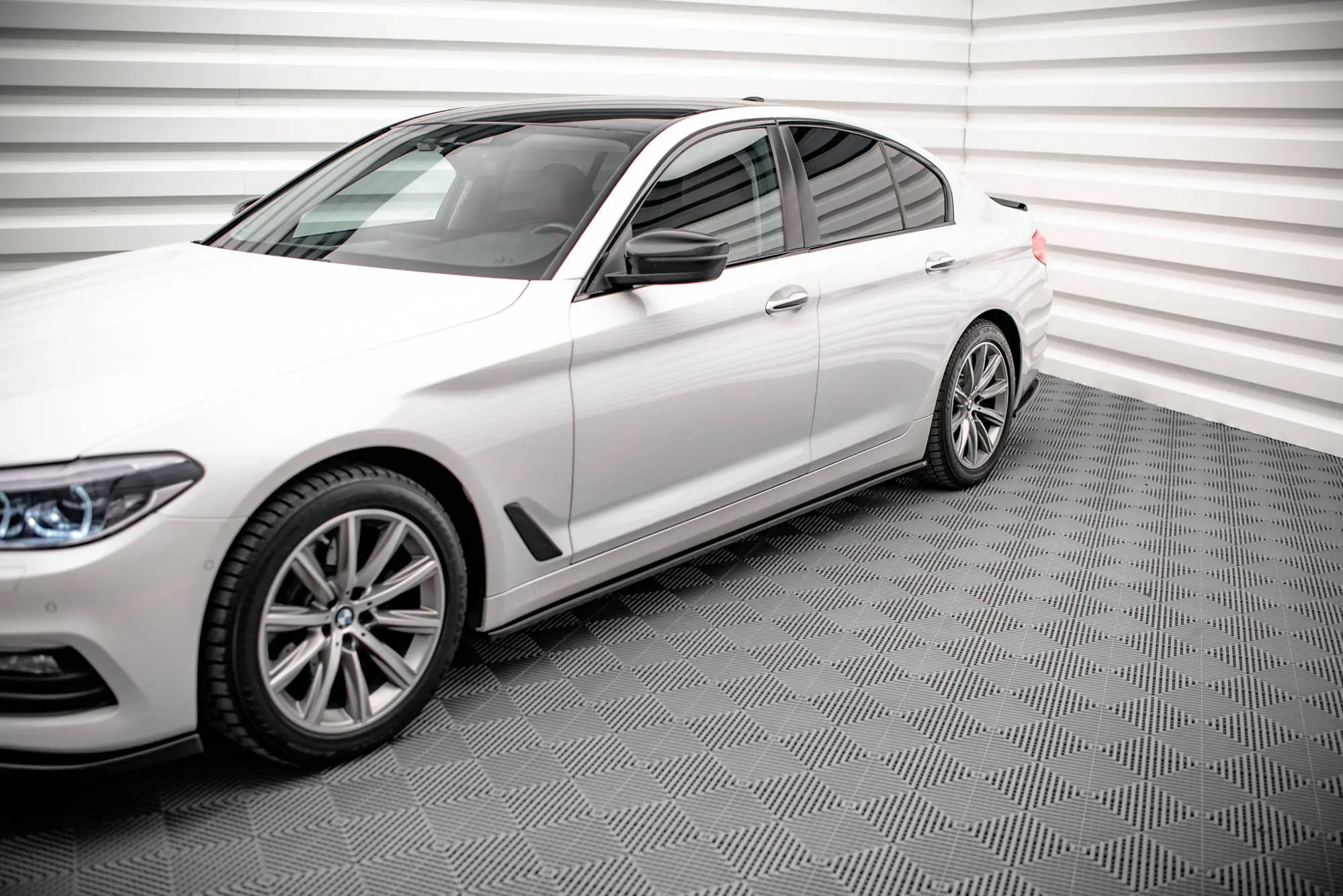 SIDESKJØRT BMW 5 (G30) Sedan 2017 - 2020 – bilde 2