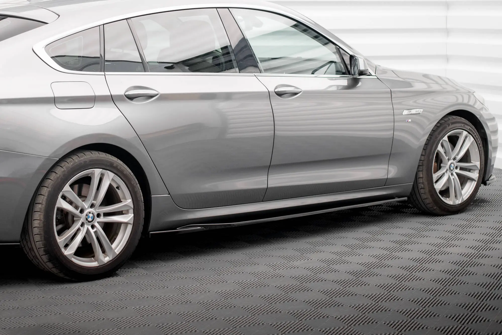 Sideskjørt BMW 5 Gran Turismo (F07) M-Pack 2009 - 2013 | Glossy Black Edition – bilde 2