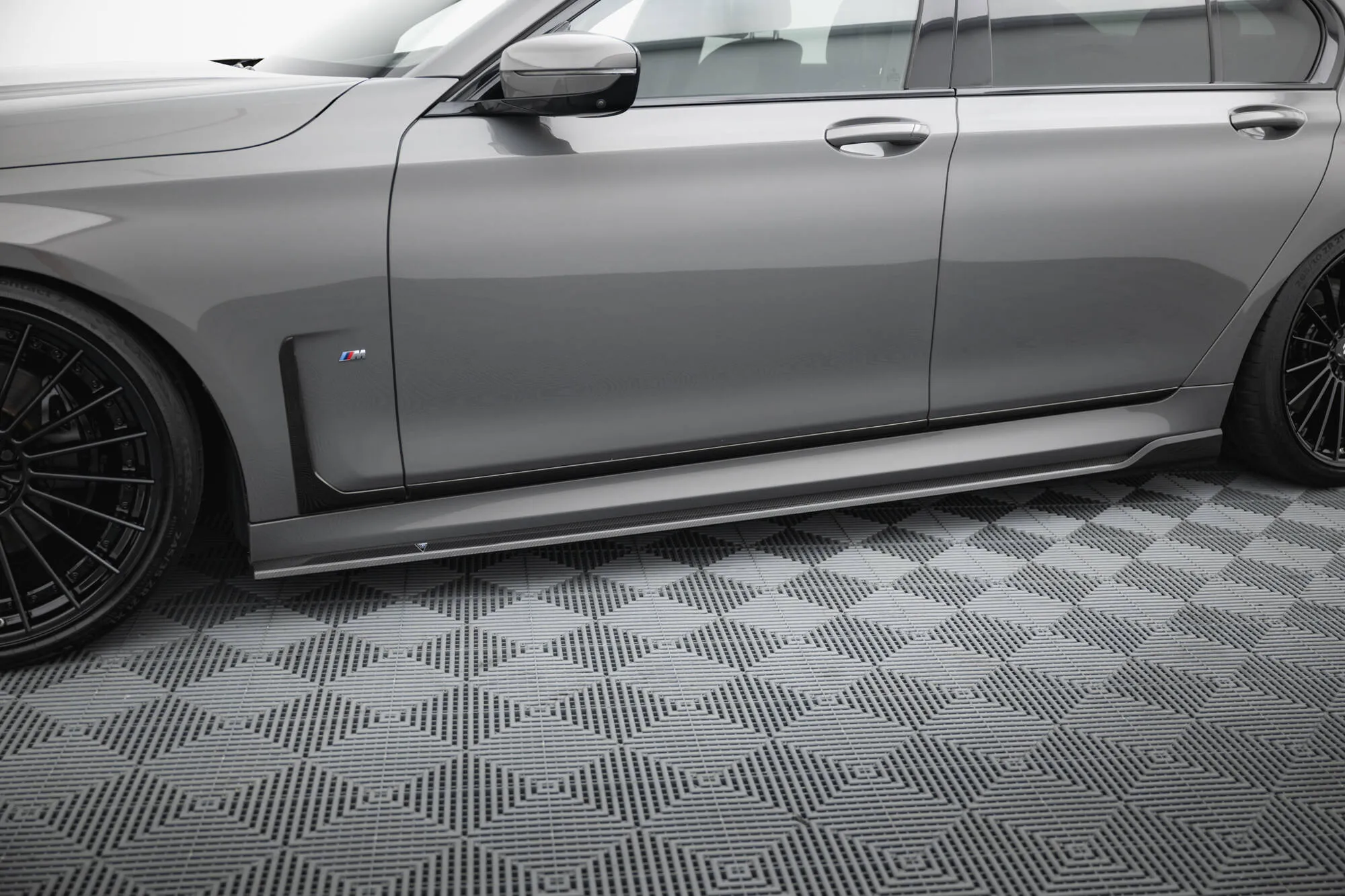 Sideskjørt BMW 7 (G11 Facelift) 2019 - 2022 | Carbon Fiber Edition