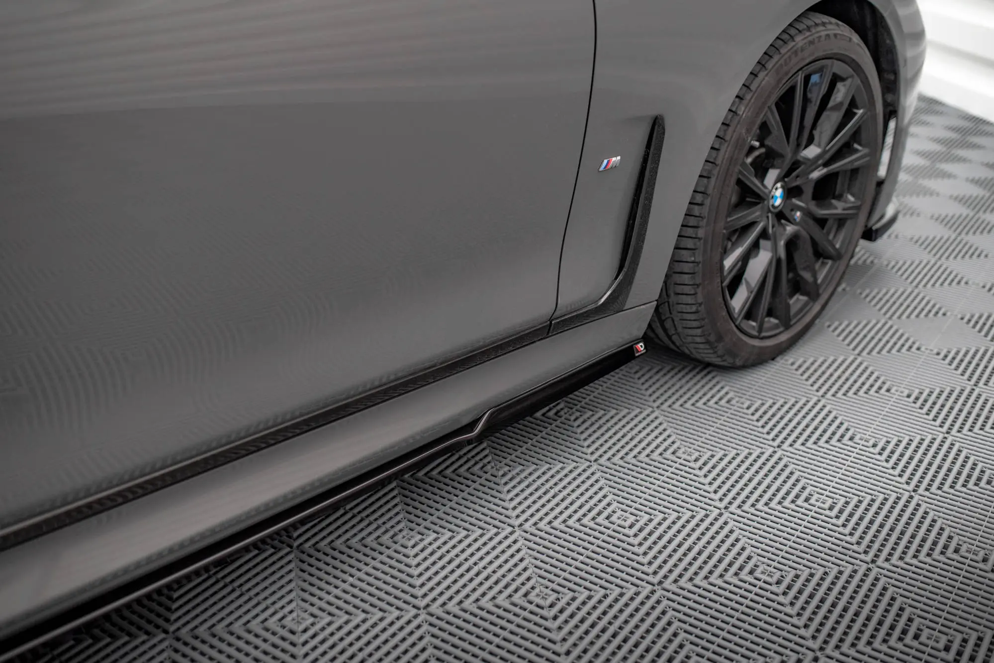 SIDESKJØRT BMW 7 (G11) M-PACK 2019-2022