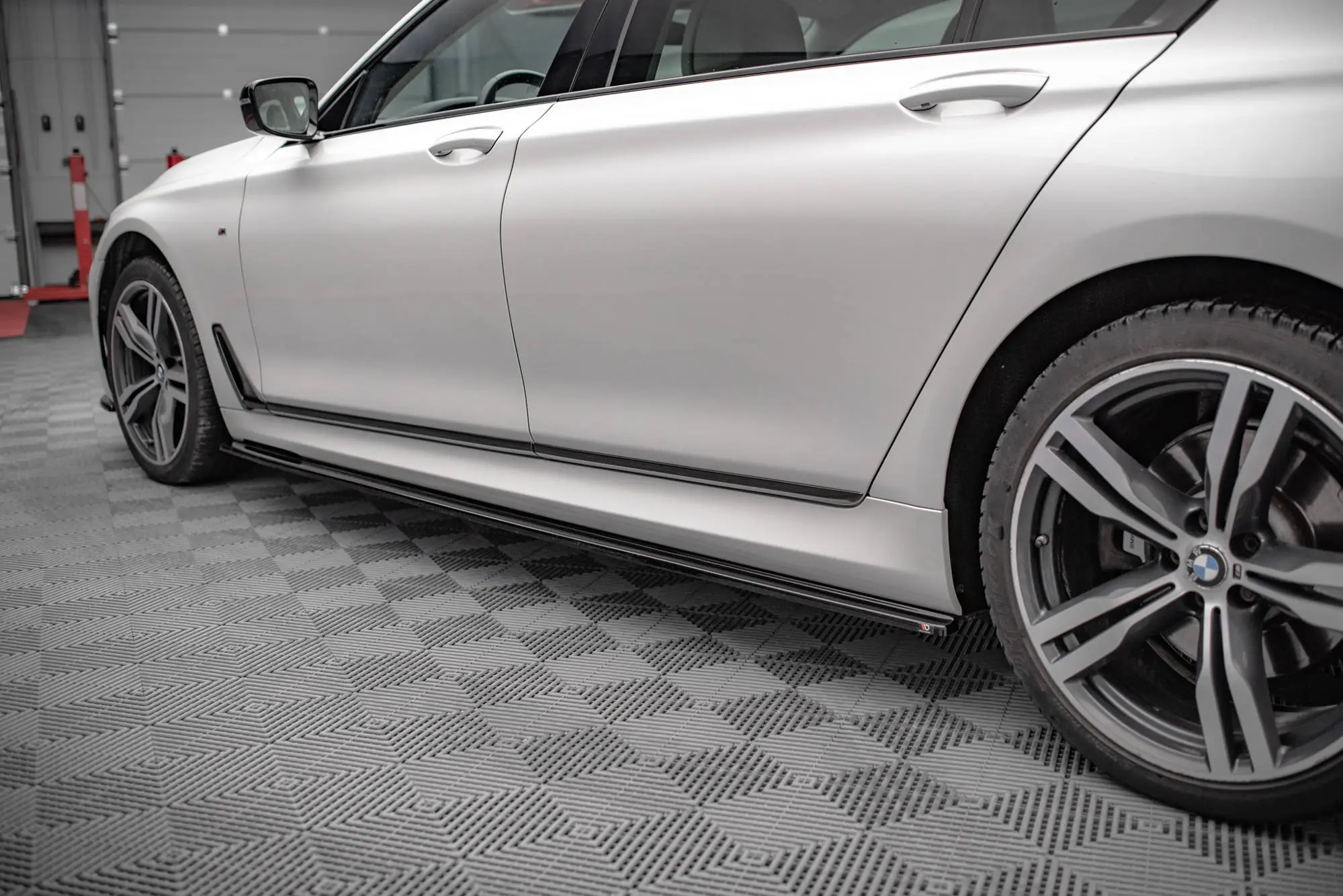 SIDESKJØRT BMW 7 Long (G12) M-PACK 2015-2022 – bilde 4