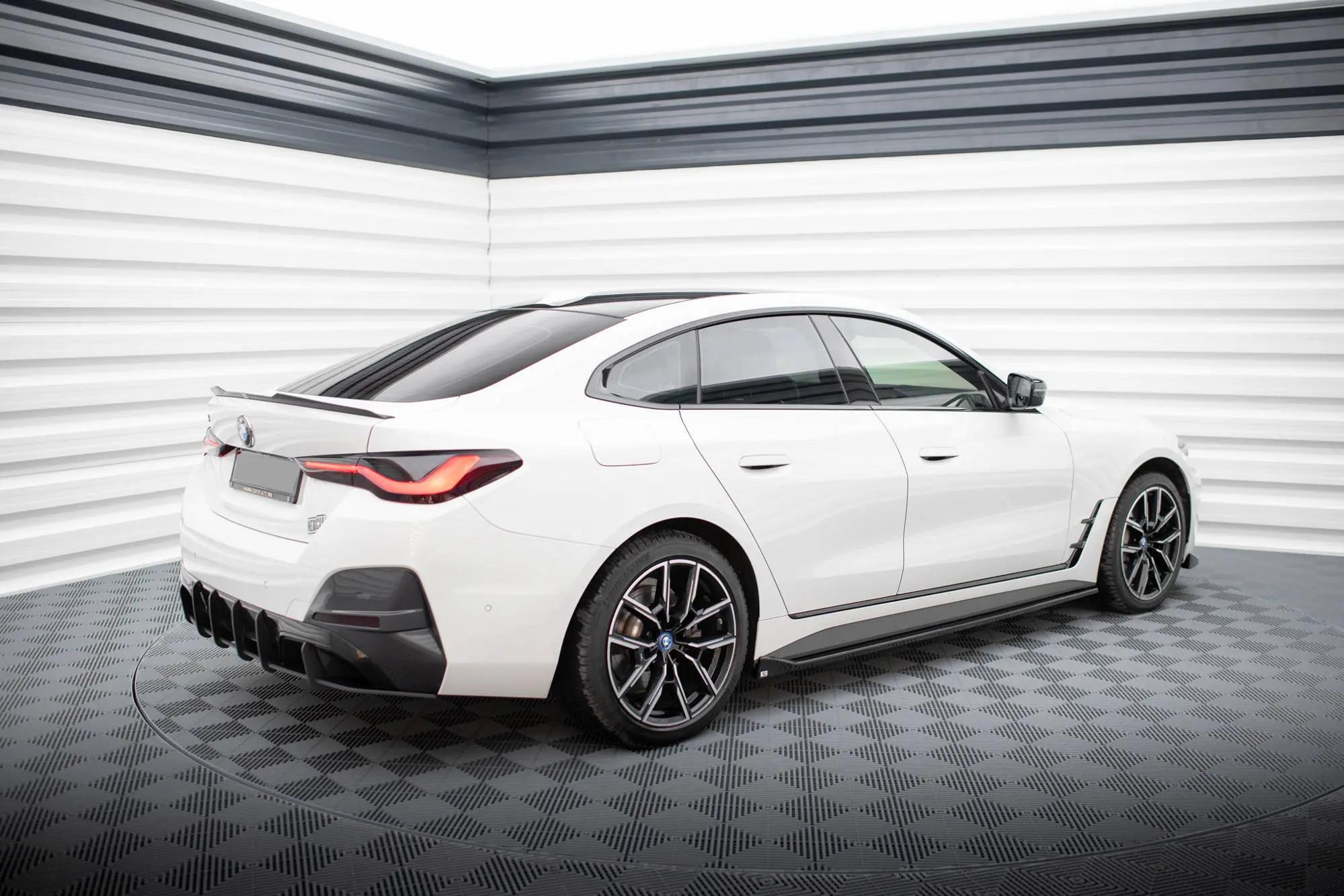 Sideskjørt  BMW i4 (G26) M-Pakke 2021-> | Glossy Black Edition – bilde 2