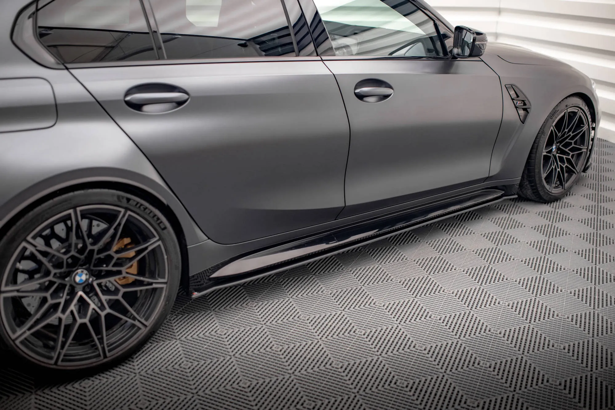 Sideskjørt BMW M3 (G80) 2020-> | Street Pro Black Edition – bilde 3