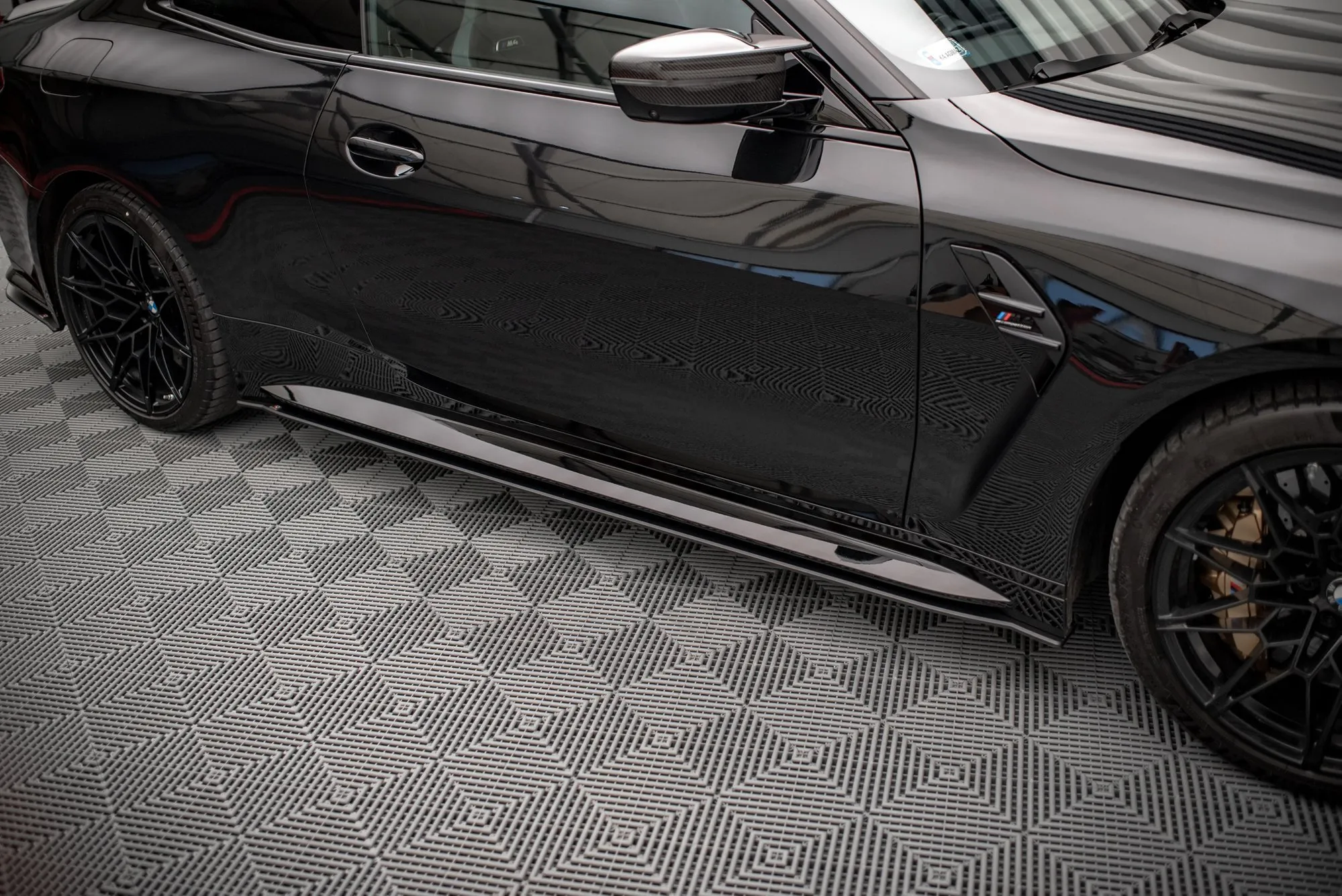 Sideskjørt BMW M4 (G82) 2021-> | Street Pro Black Edition