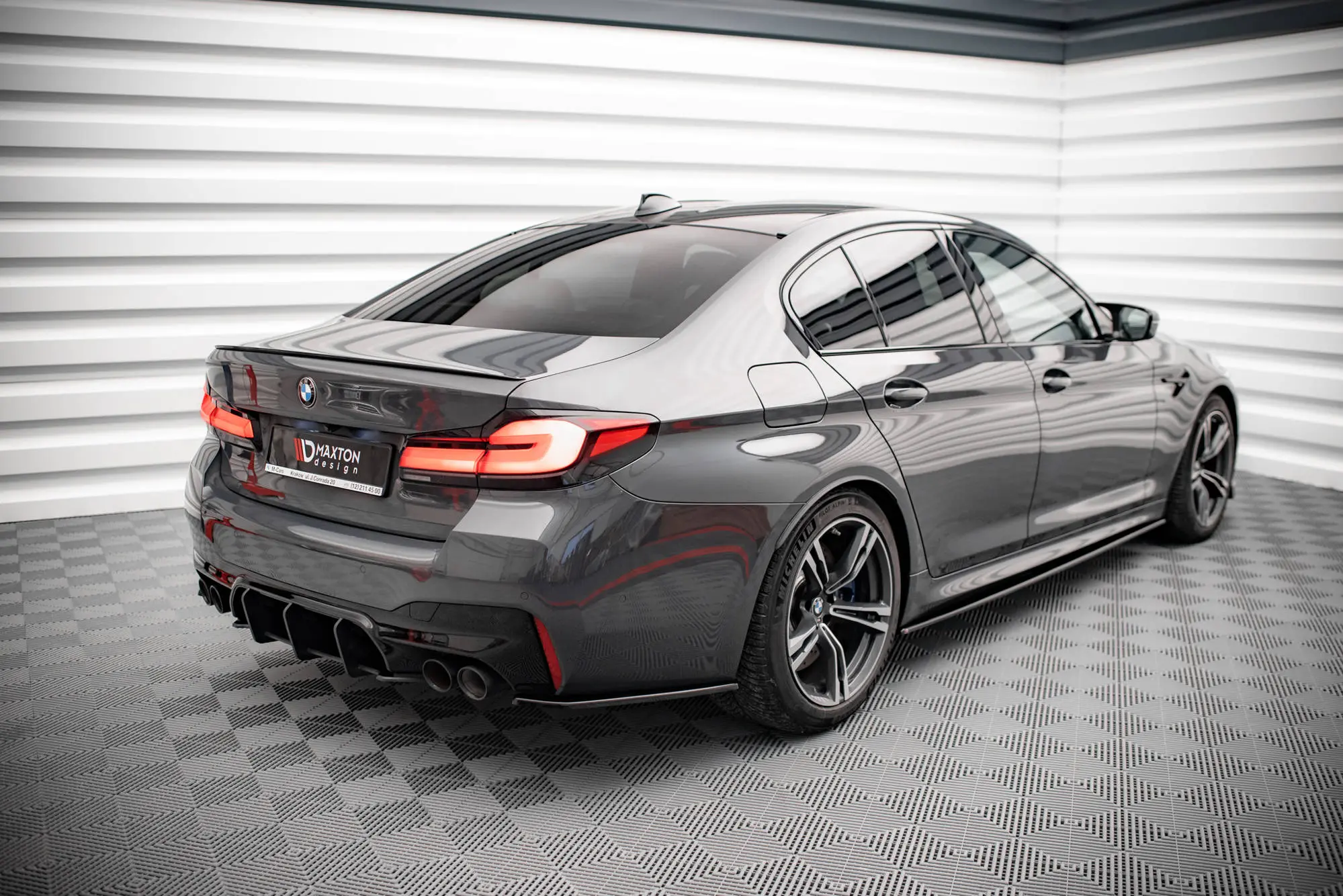 SIDESKJØRT BMW M5 (F90) 2017-> – bilde 3