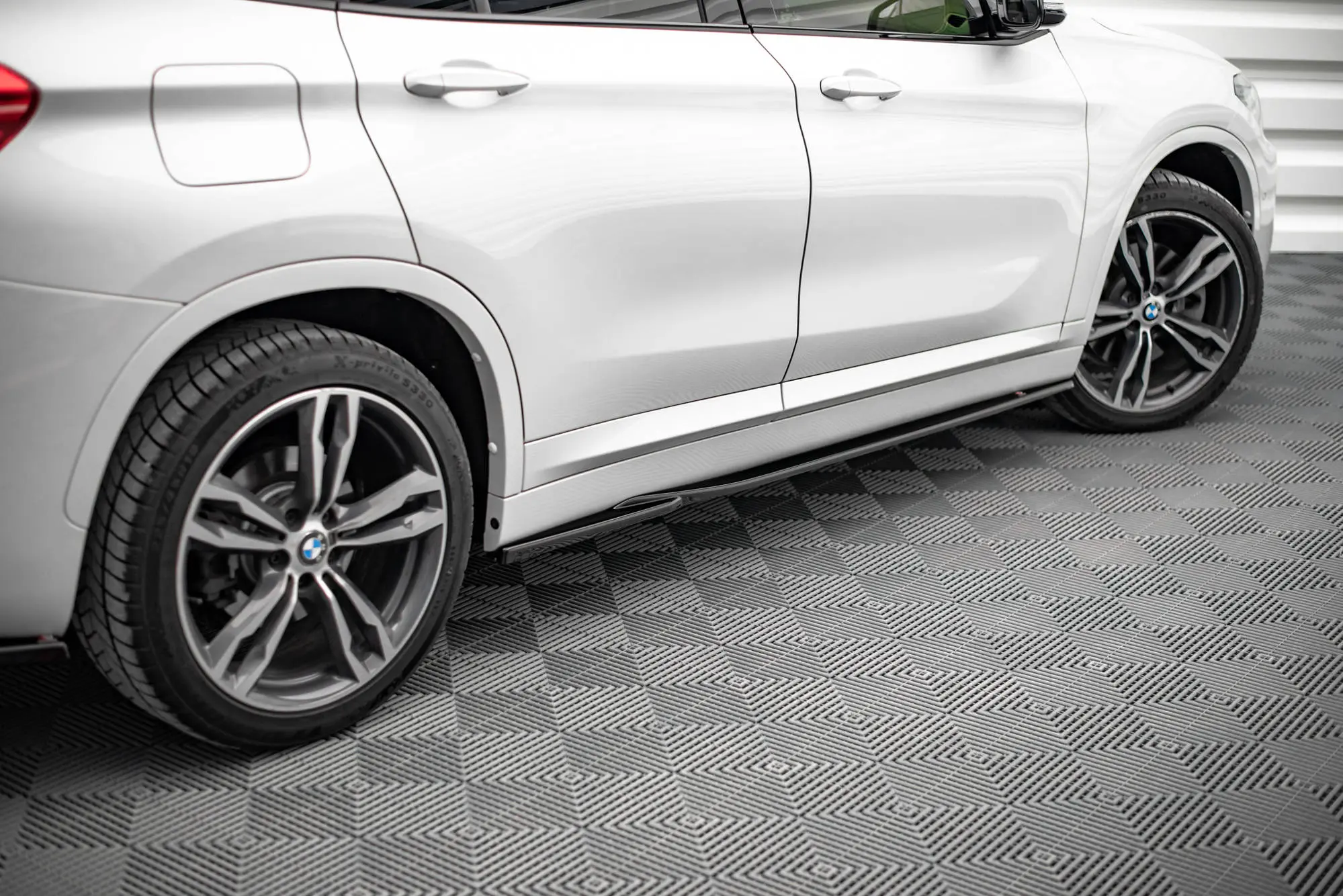 SIDESKJØRT BMW X1 (F48) M-Pack 2015-2019 – bilde 2