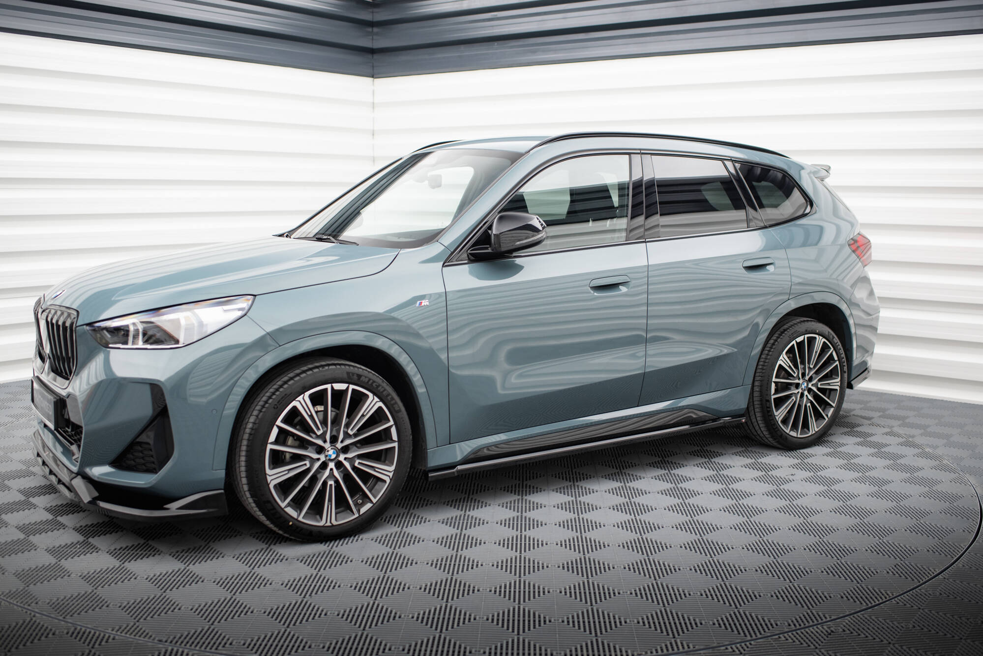 Sideskjørt BMW X1 (U11) M-Pakke 2022 - > | Glossy Black Edition – bilde 4