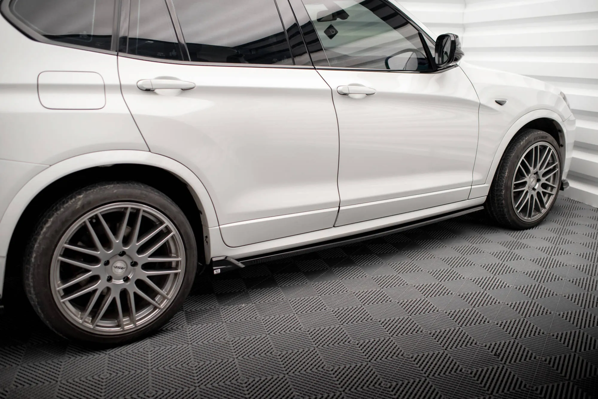 Sideskjørt BMW X3 (F25) LCI 2014 - 2017 | Glossy Black Edition – bilde 2