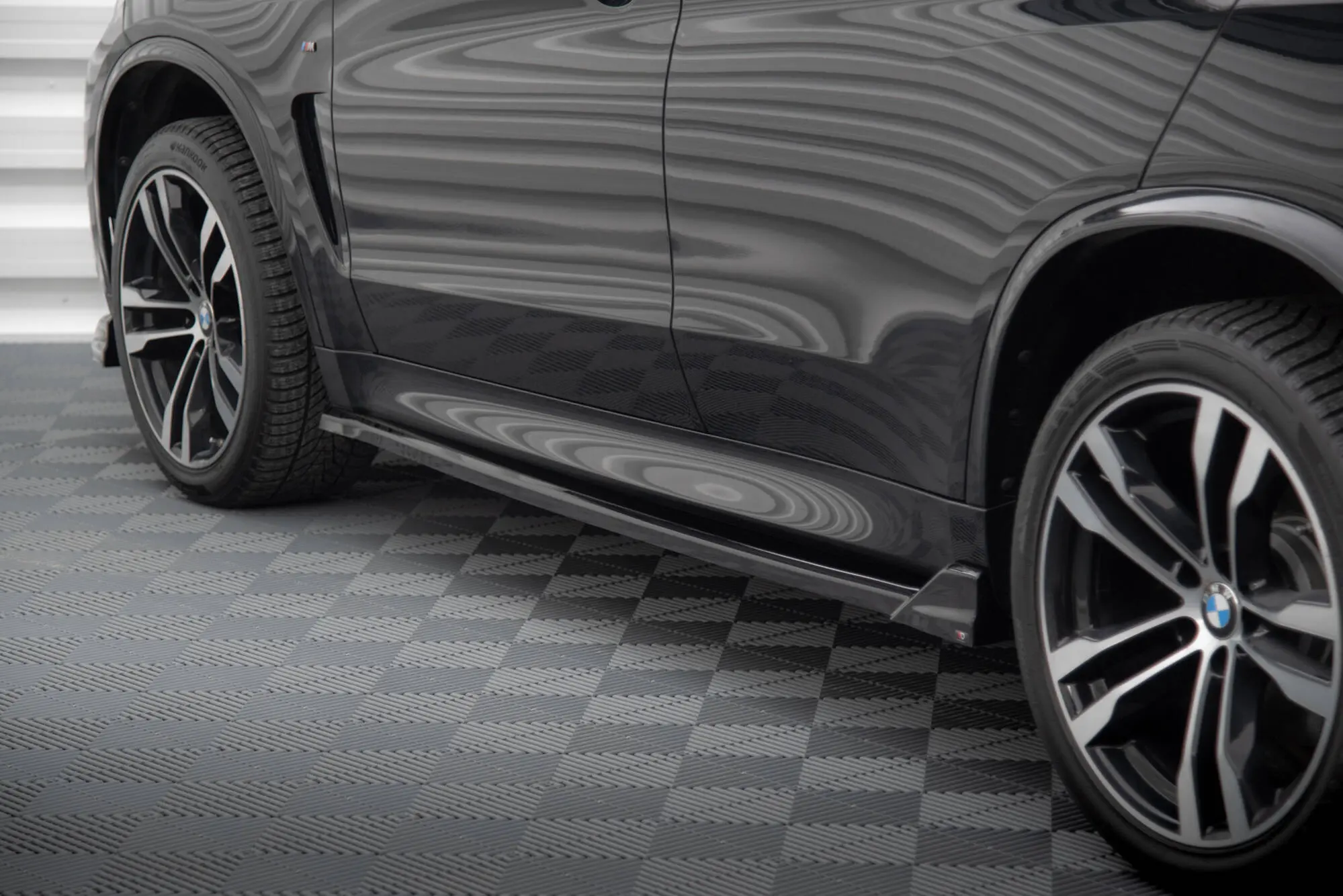 Sideskjørt BMW X5 (F15) M-Pakke 2013 - 2018 | V.2 Glossy Black Edition