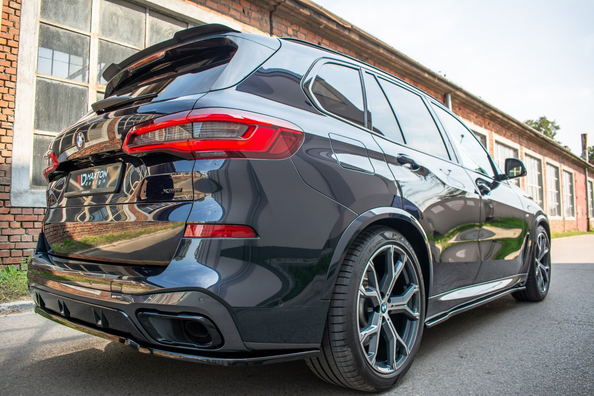 SIDESKJØRT BMW X5 (G05) M-PACK 2018 - 2023 | Glossy Black Edition – bilde 2