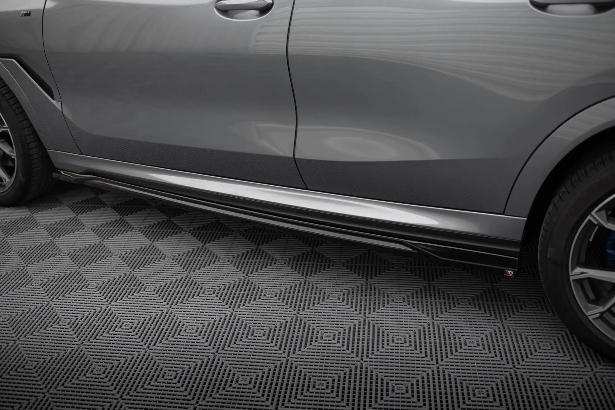 Sideskjørt BMW X6 (G06) M-Pakke Facelift 2023 -> | V.2 Glossy Black Edition – bilde 2