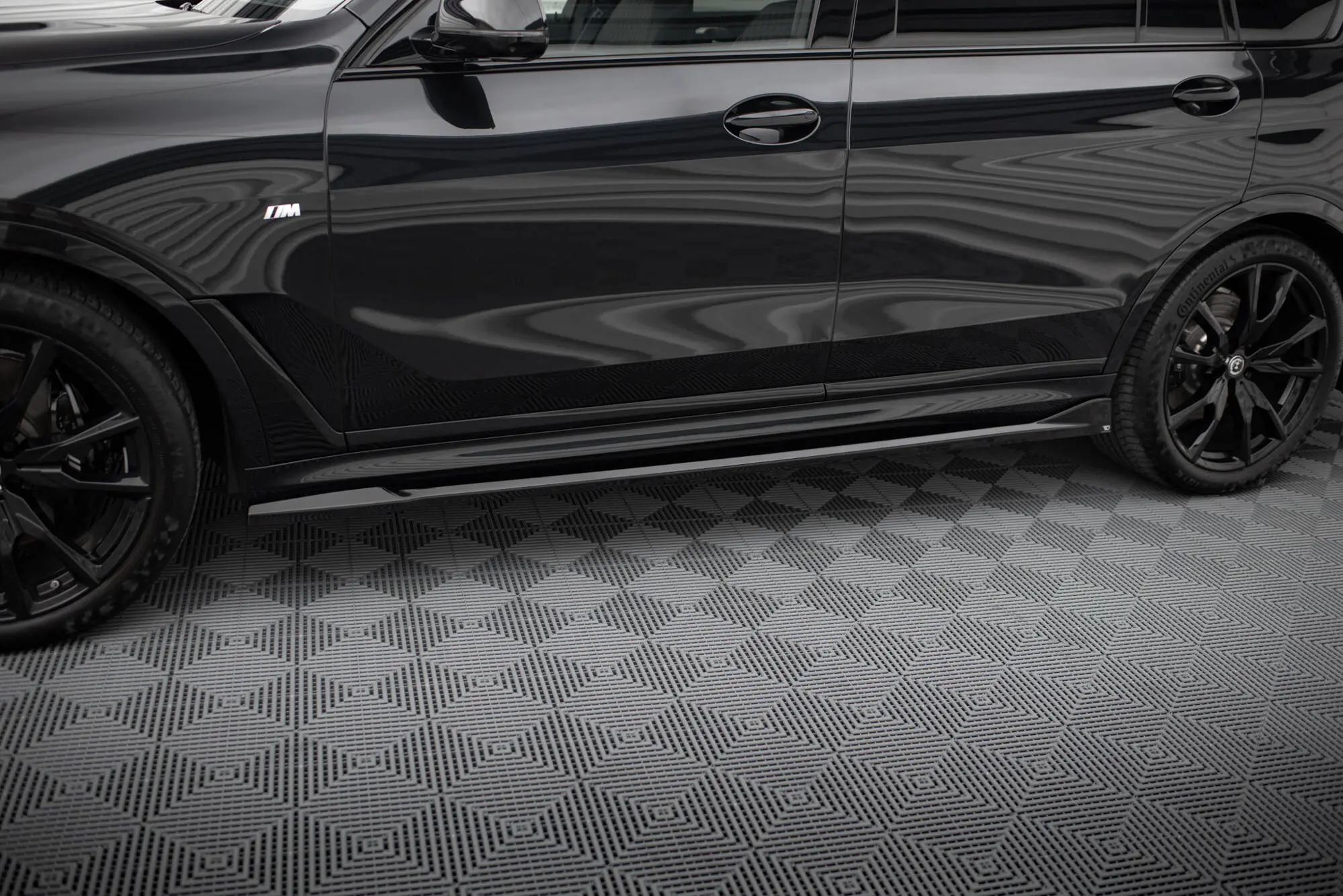 Sideskjørt BMW X7 (G07) M-Pack  LCI 2022 -> | Glossy Black Edition – bilde 3