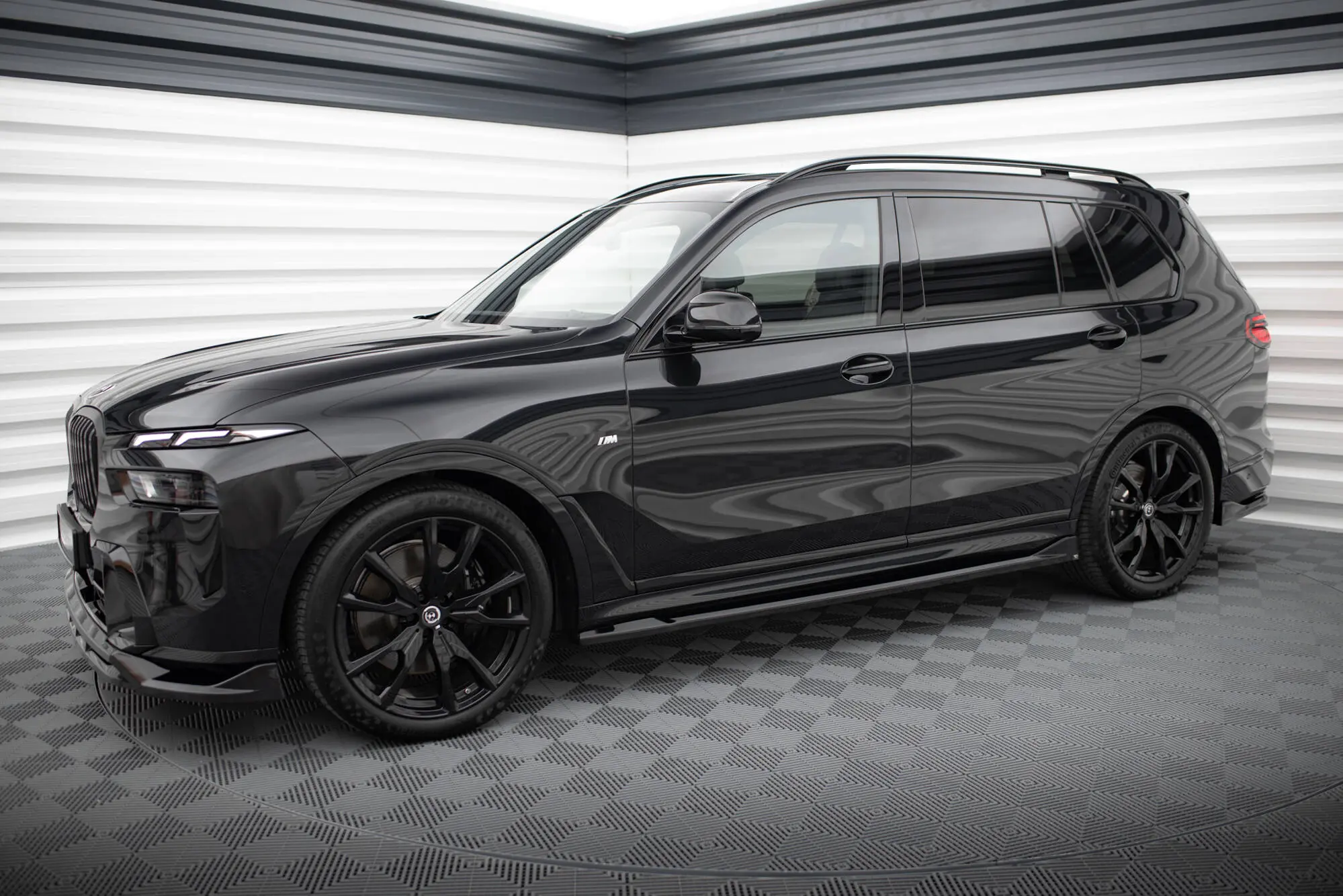 Sideskjørt BMW X7 (G07) M-Pack  LCI 2022 -> | Glossy Black Edition – bilde 4