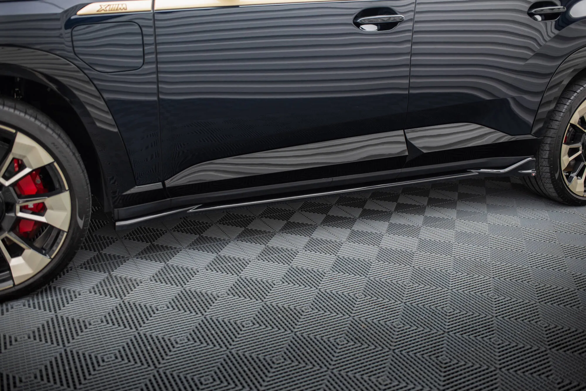 Sideskjørt BMW XM G09 2022 -> | Glossy Black Edition