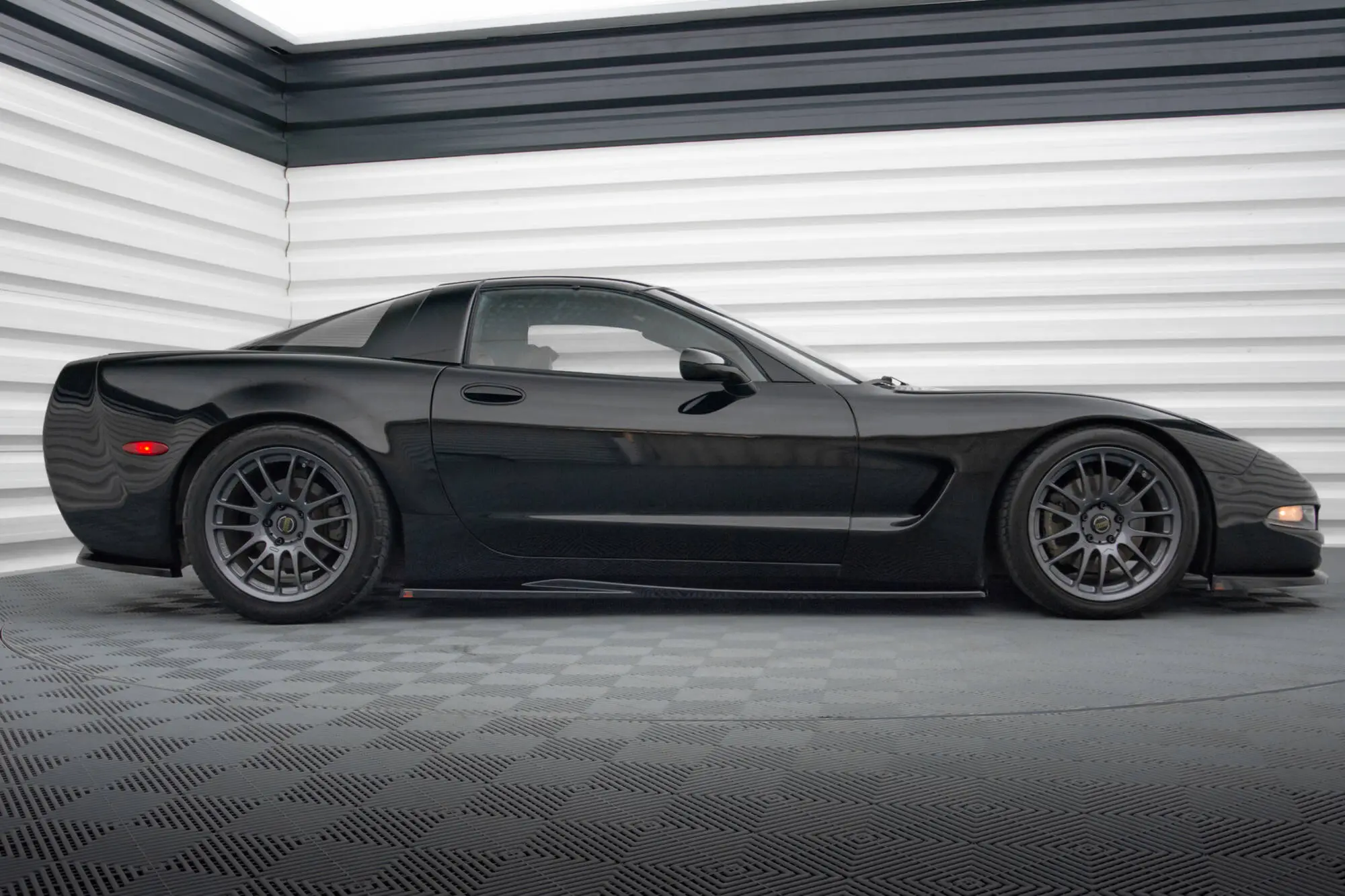 Sideskjørt Chevrolet Corvette C5 1997 - 2004 | Glossy Black Edition – bilde 4