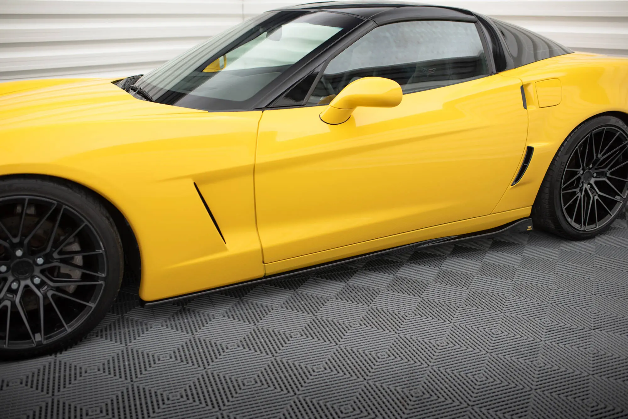 Sideskjørt Chevrolet Corvette C6 2004 - 2013 | Glossy Black Edition – bilde 2