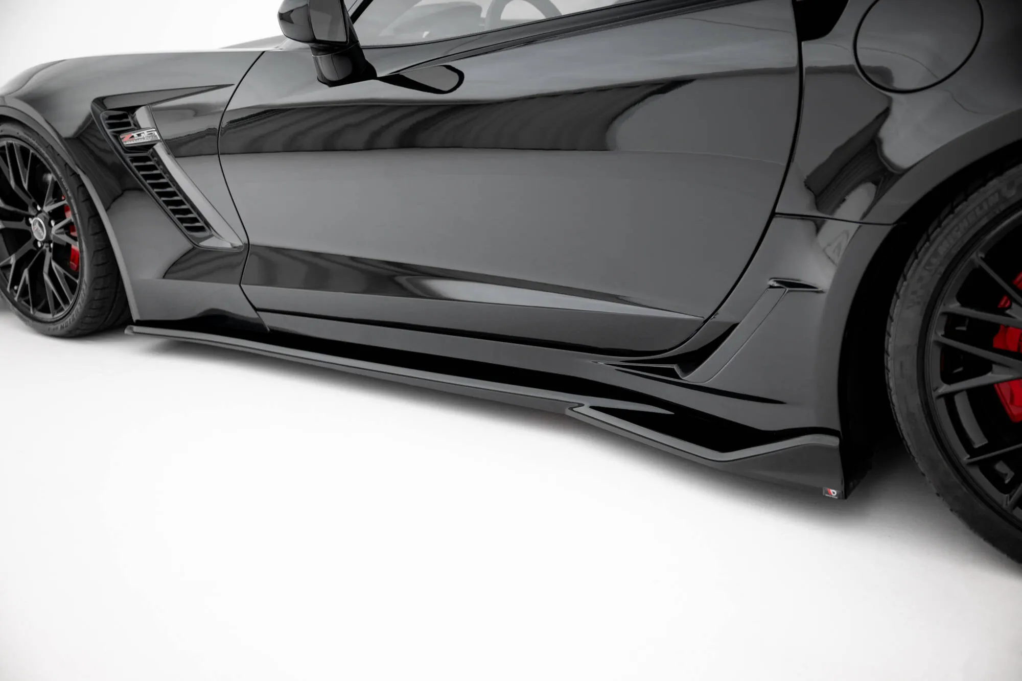 Sideskjørt Chevrolet Corvette (Z06) C7 2013 - 2019 | Glossy Black Edition – bilde 3