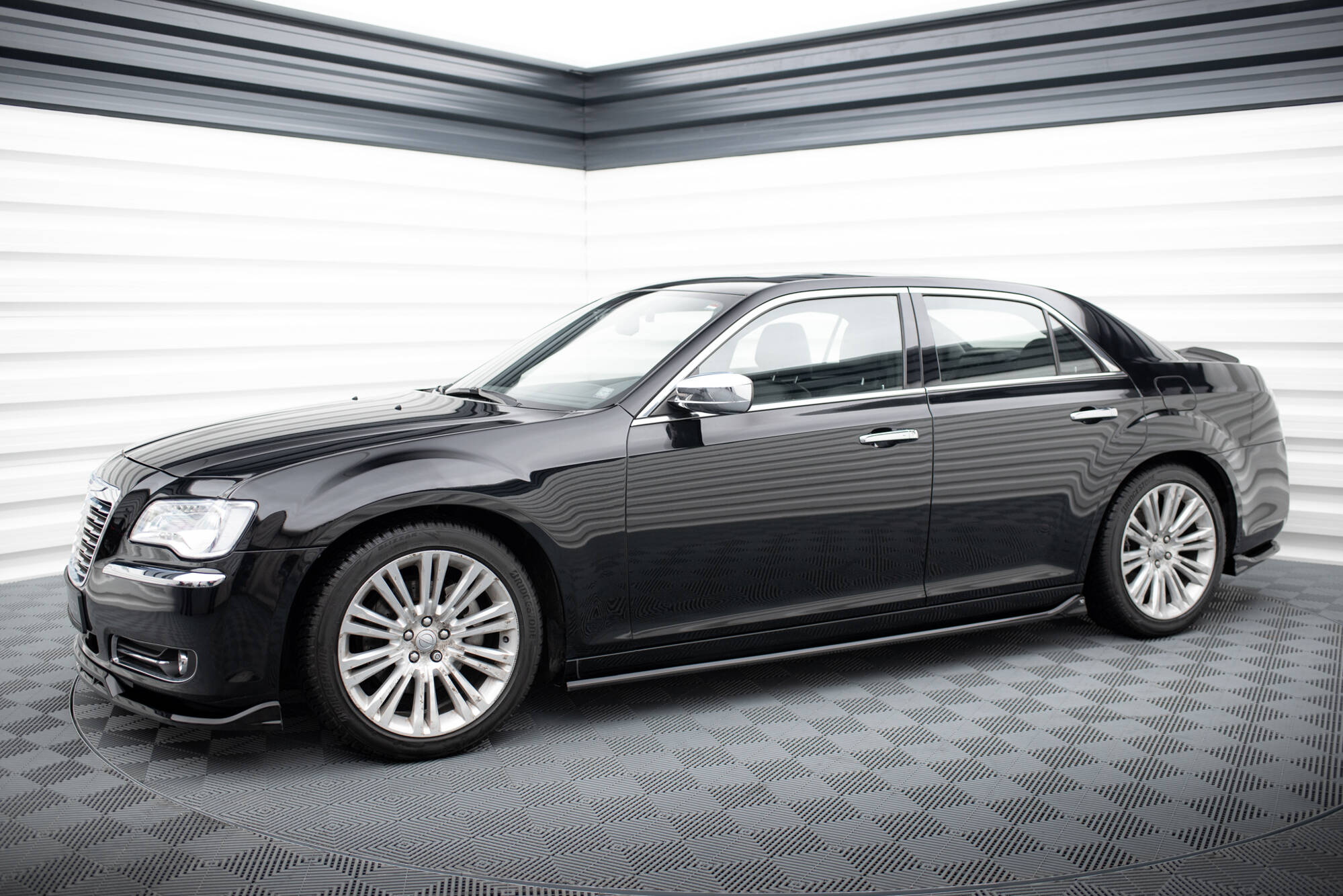 Sideskjørt Chrysler 300 Mk2 2011 - 2014 | Glossy Black Edition – bilde 4