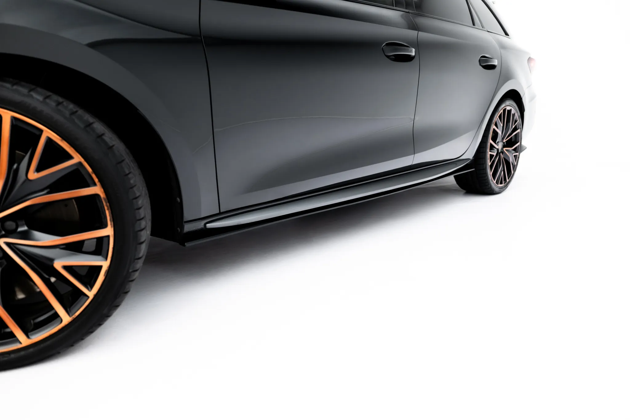 Sideskjørt Cupra Leon 2020-2026 | Street Pro Black Edition – bilde 2