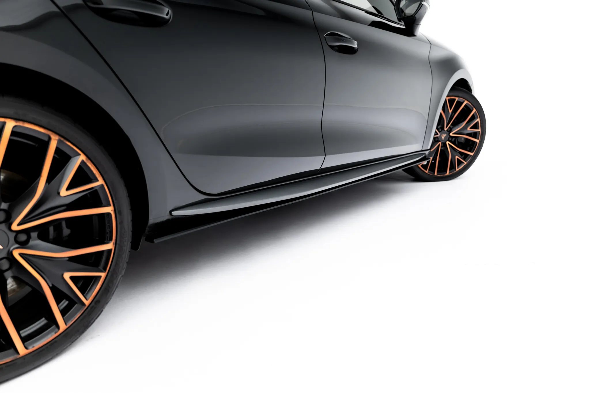 Sideskjørt Cupra Leon 2020-2026 | Street Pro Black Edition – bilde 3