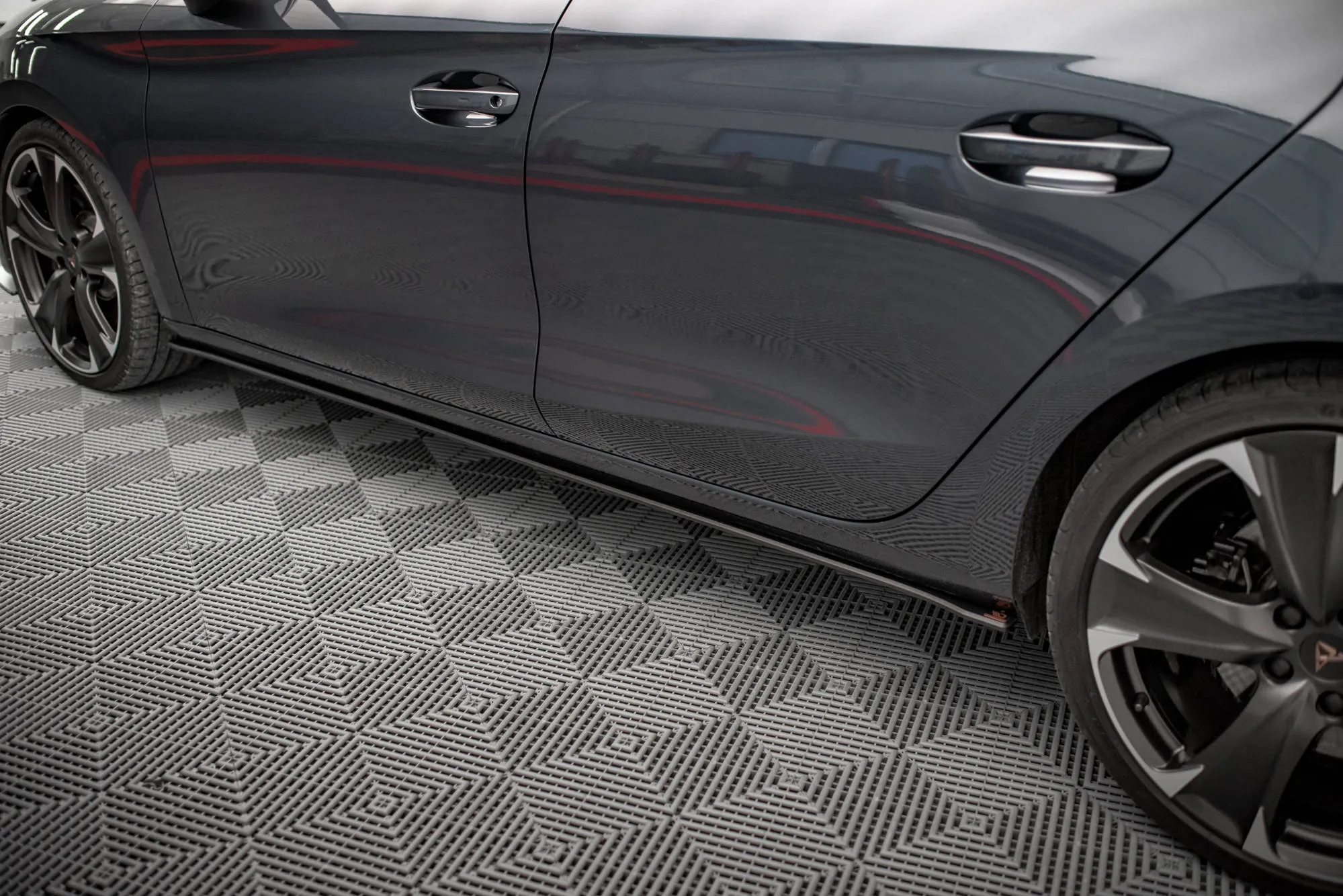 Sideskjørt Cupra Leon 2020-> | Street Pro Black Edition – bilde 4