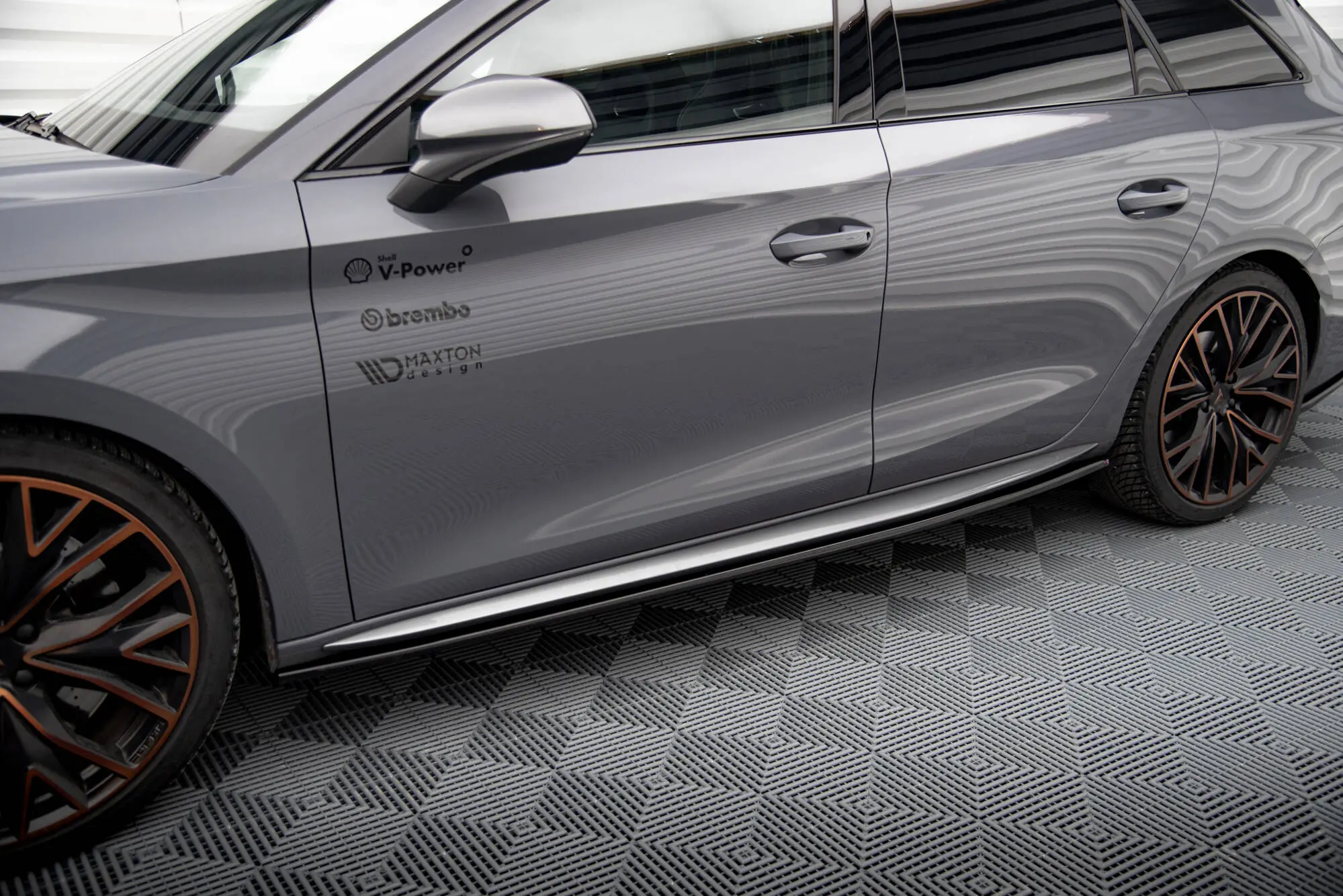 Sideskjørt Cupra Leon Aero Mk1 2020 - > | Glossy Black Edition – bilde 2