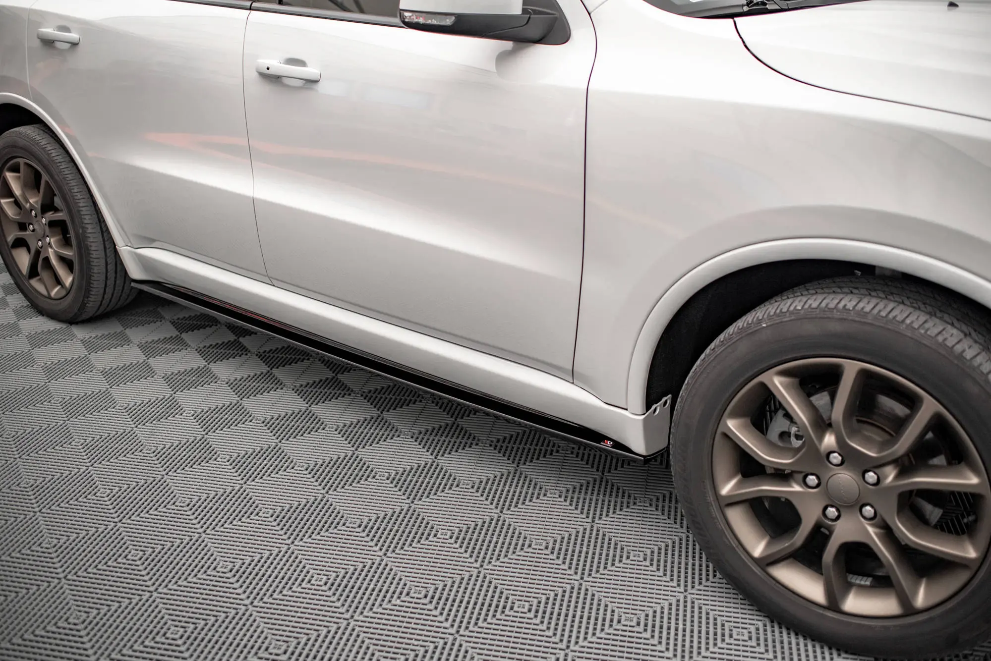 SIDESKJØRT DODGE Durango RT 2014-2020 – bilde 2