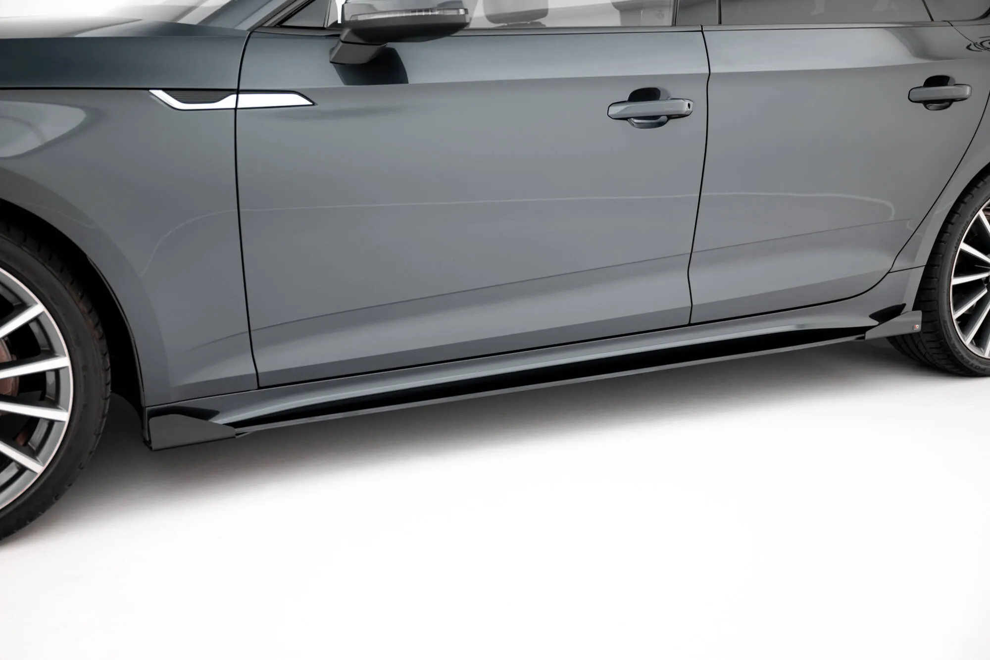 Sideskjørt-flopper Audi A5 (F5) Facelift 2019 -> | Glossy Black Edition – bilde 3