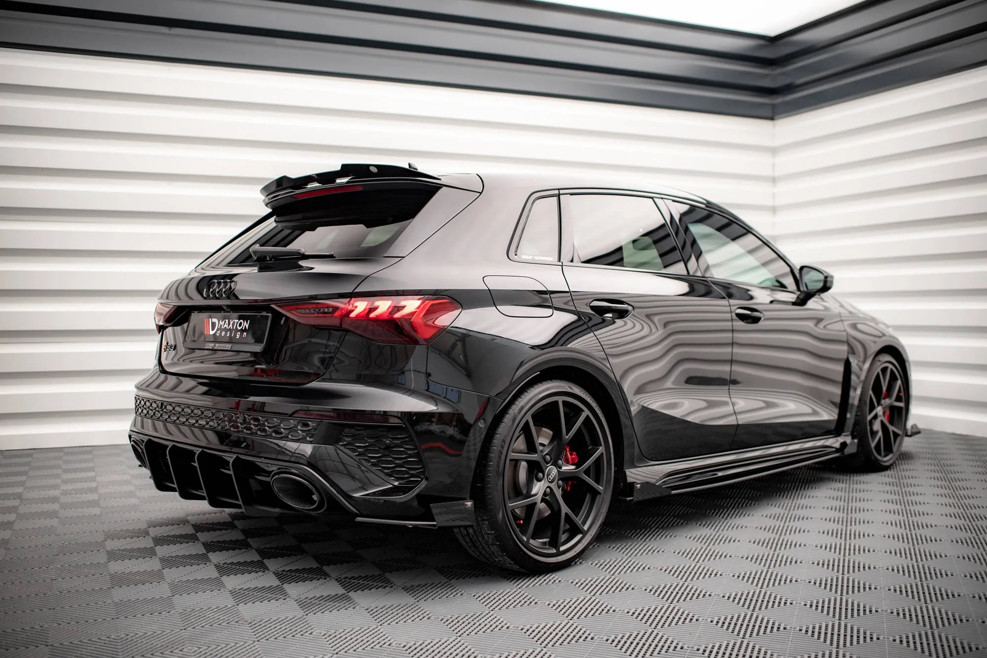 Sideskjørt-flopper Audi RS3 (8Y) 2020 -> | Glossy Black Edition – bilde 3