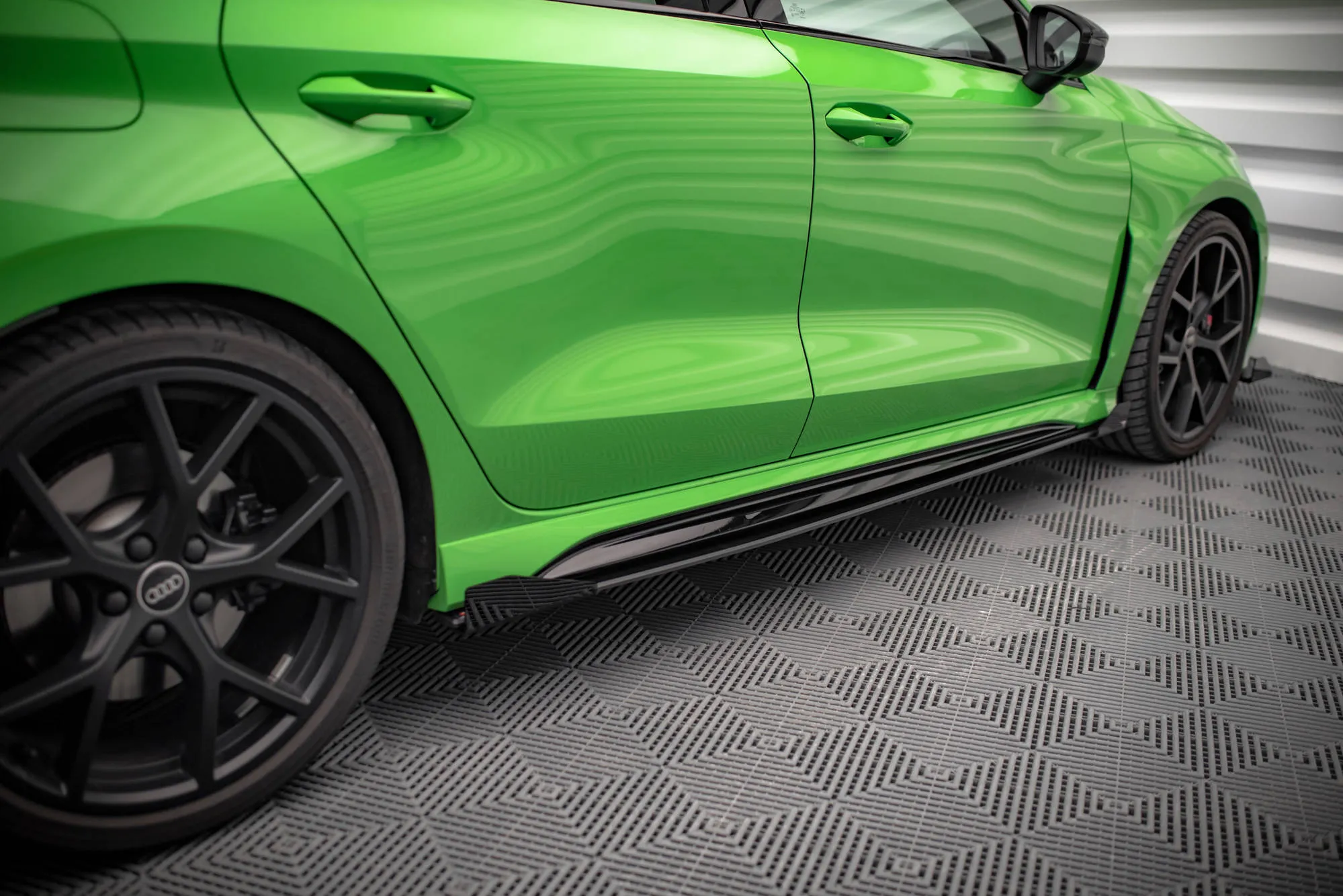 Sideskjørt + Flopper Audi RS3 8Y 2020-> | Street Pro Black Edition – bilde 2