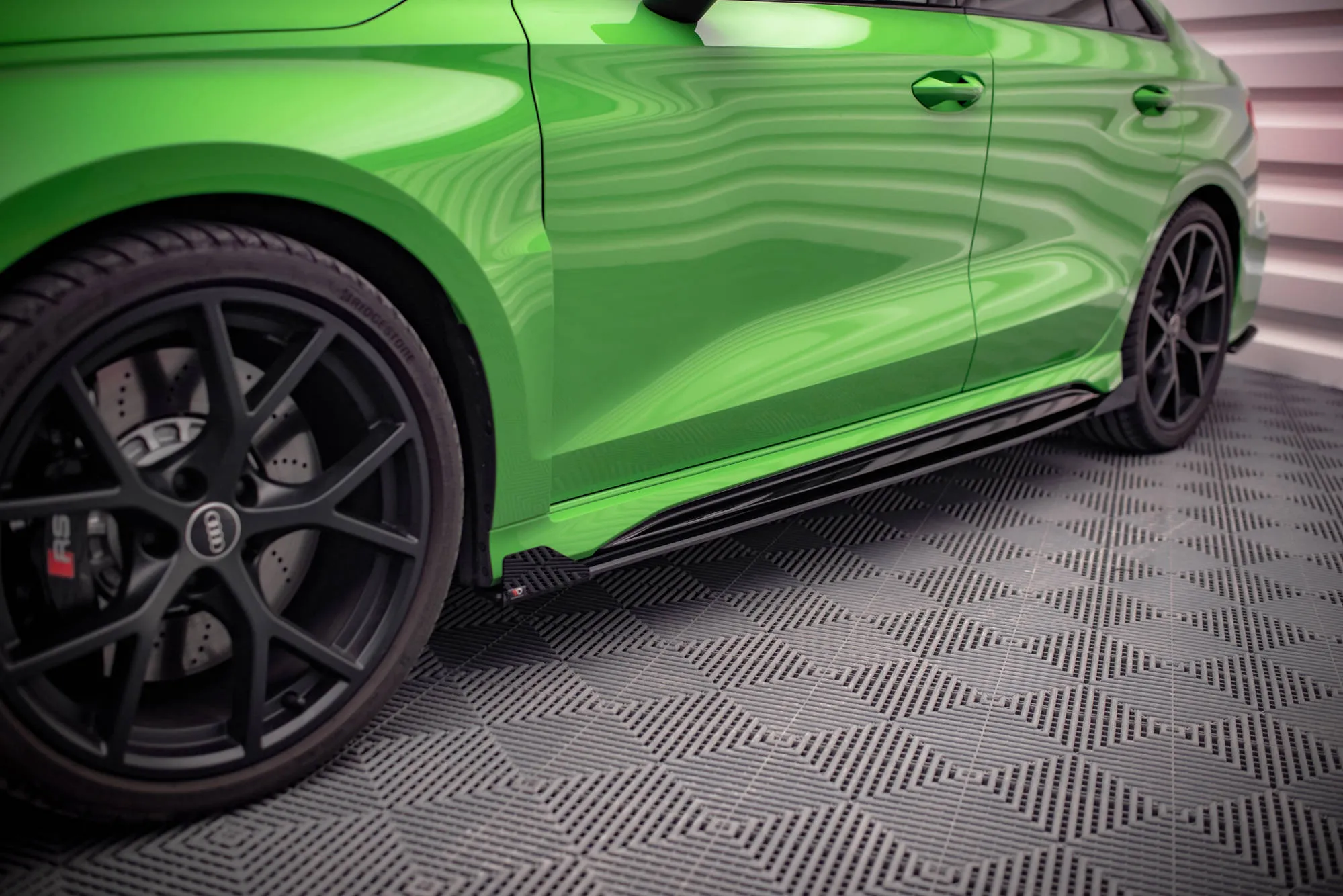 Sideskjørt + Flopper Audi RS3 8Y 2020-> | Street Pro Black Edition – bilde 3