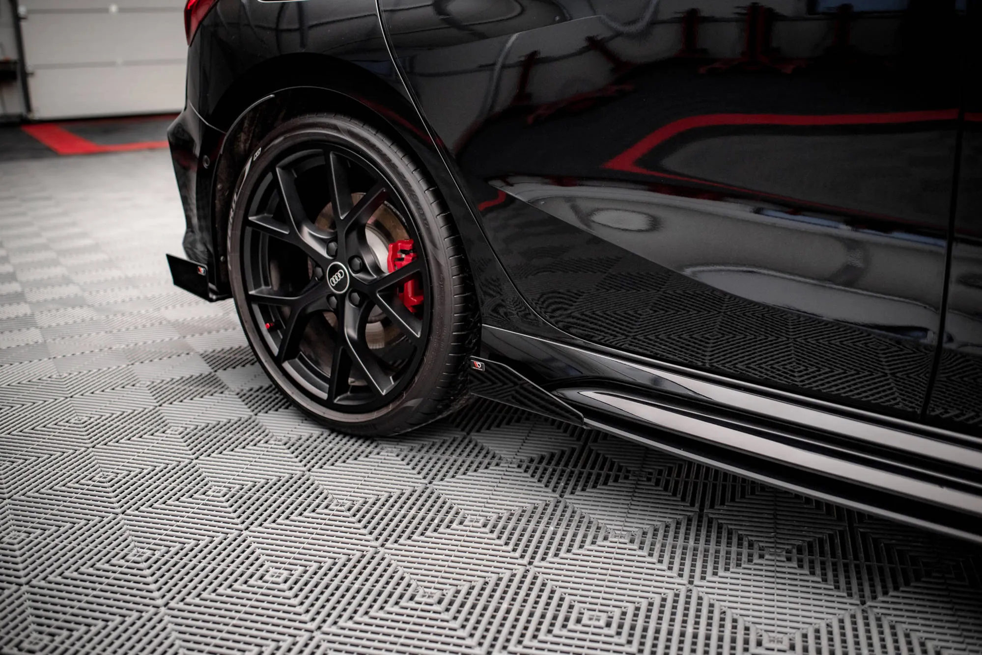 Sideskjørt + Flopper Audi RS3 8Y Sportback 2020-> | Street Pro Black Edition – bilde 3