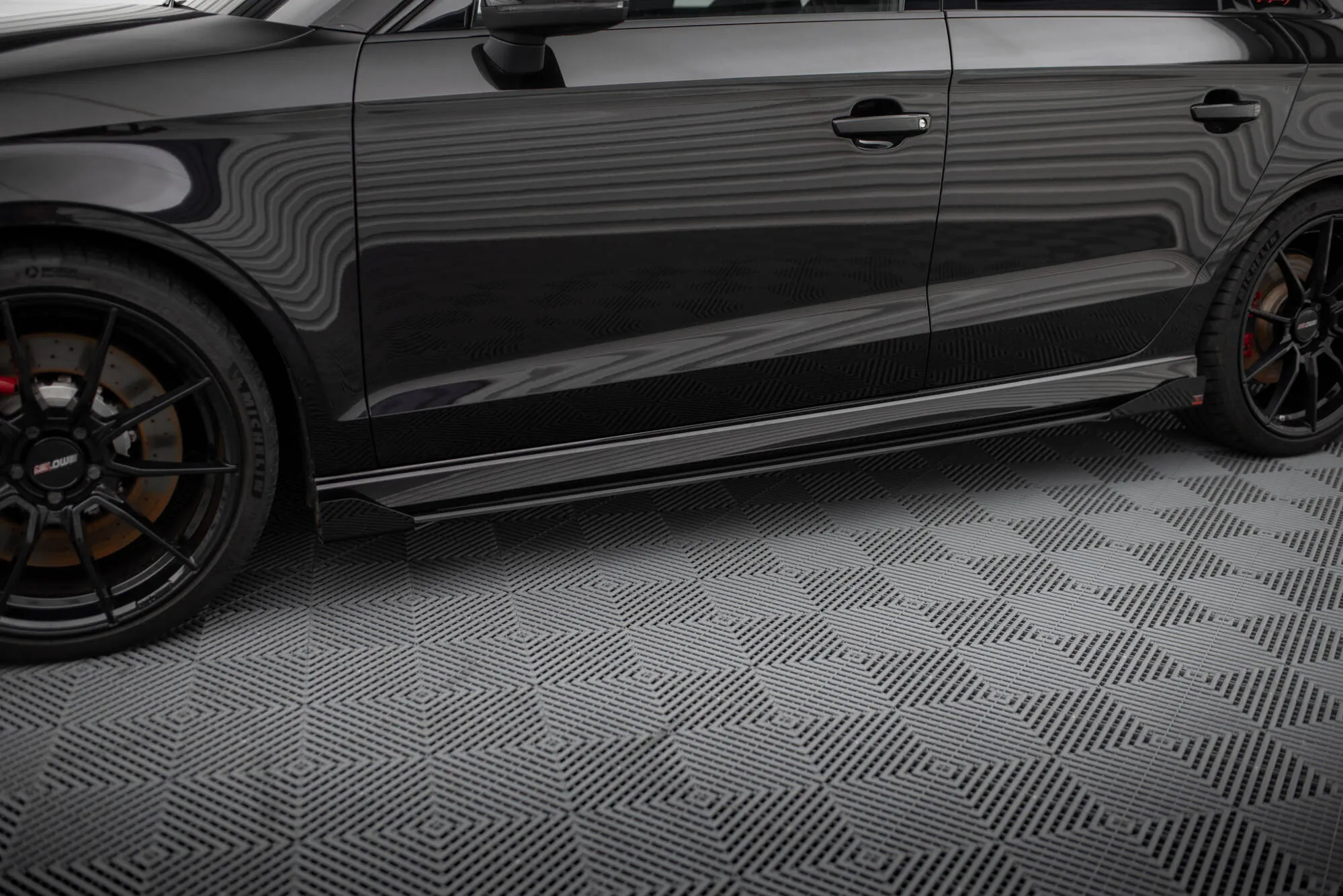 Sideskjørt-flopper Audi RS3 Sedan (8V) facelift 2017 - 2020 | Glossy Black Edition – bilde 3