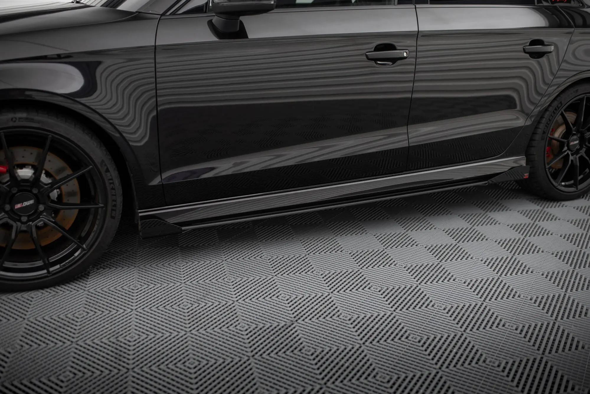Sideskjørt + flopper Audi RS3 Sedan (8V) facelift 2017 - 2020 | V.1 Street Pro Black Edition