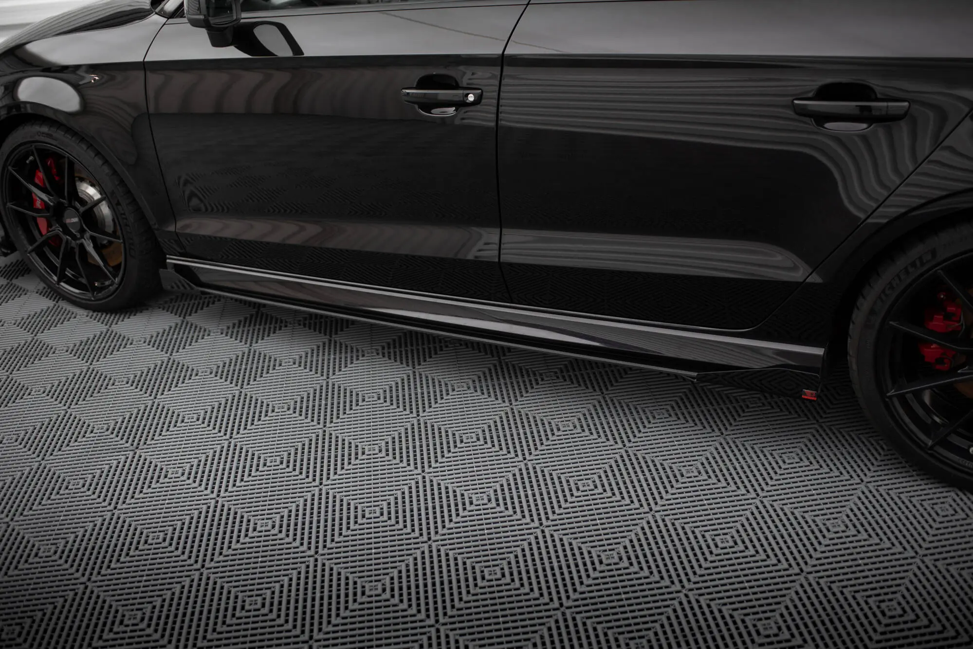 Sideskjørt + flopper Audi RS3 Sedan (8V) facelift 2017 - 2020 | V.1 Street Pro Black Edition – bilde 4