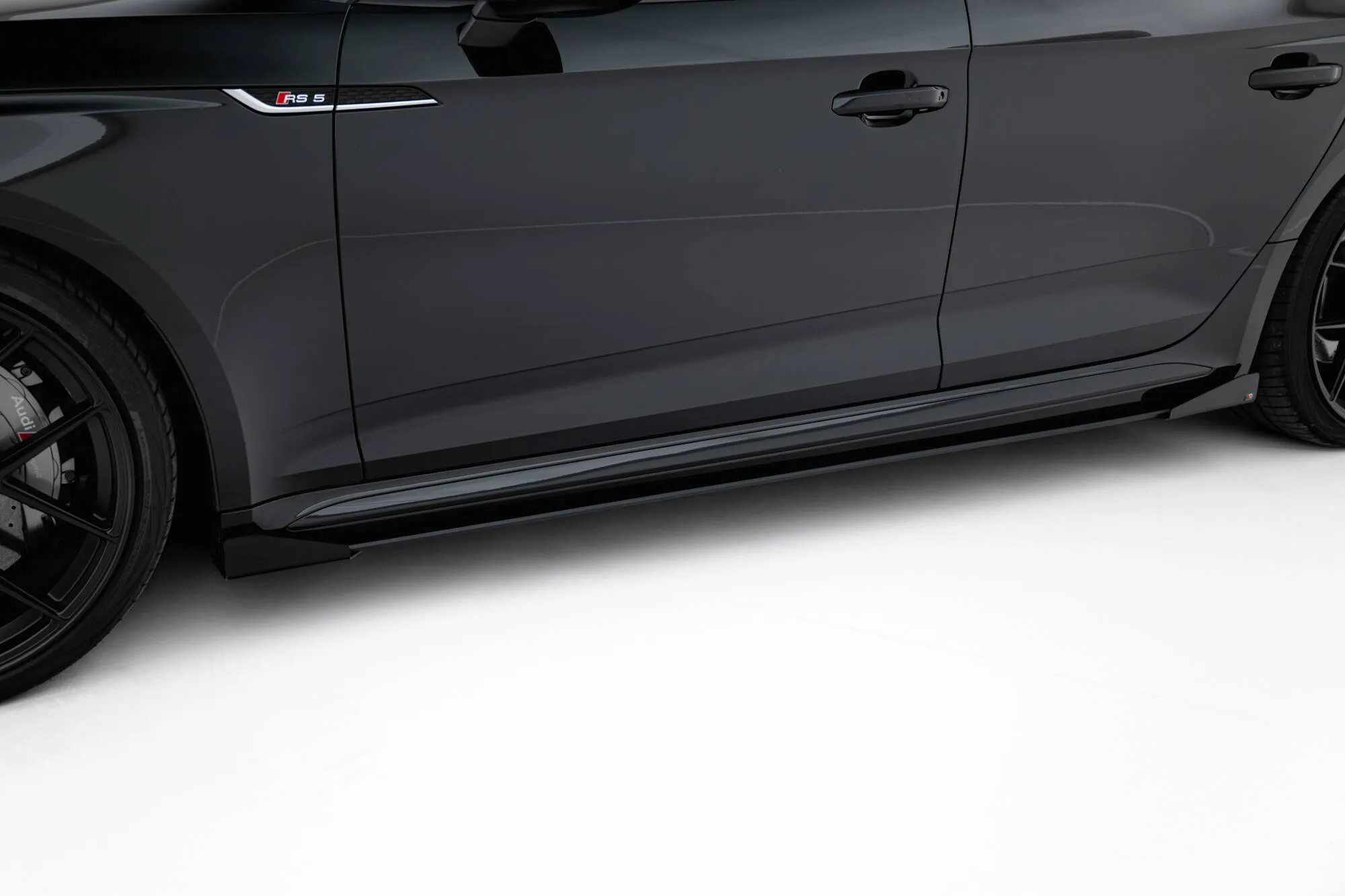 Sideskjørt-flopper Audi RS5 (F5) 2017 - 2019 | Glossy Black Edition – bilde 3