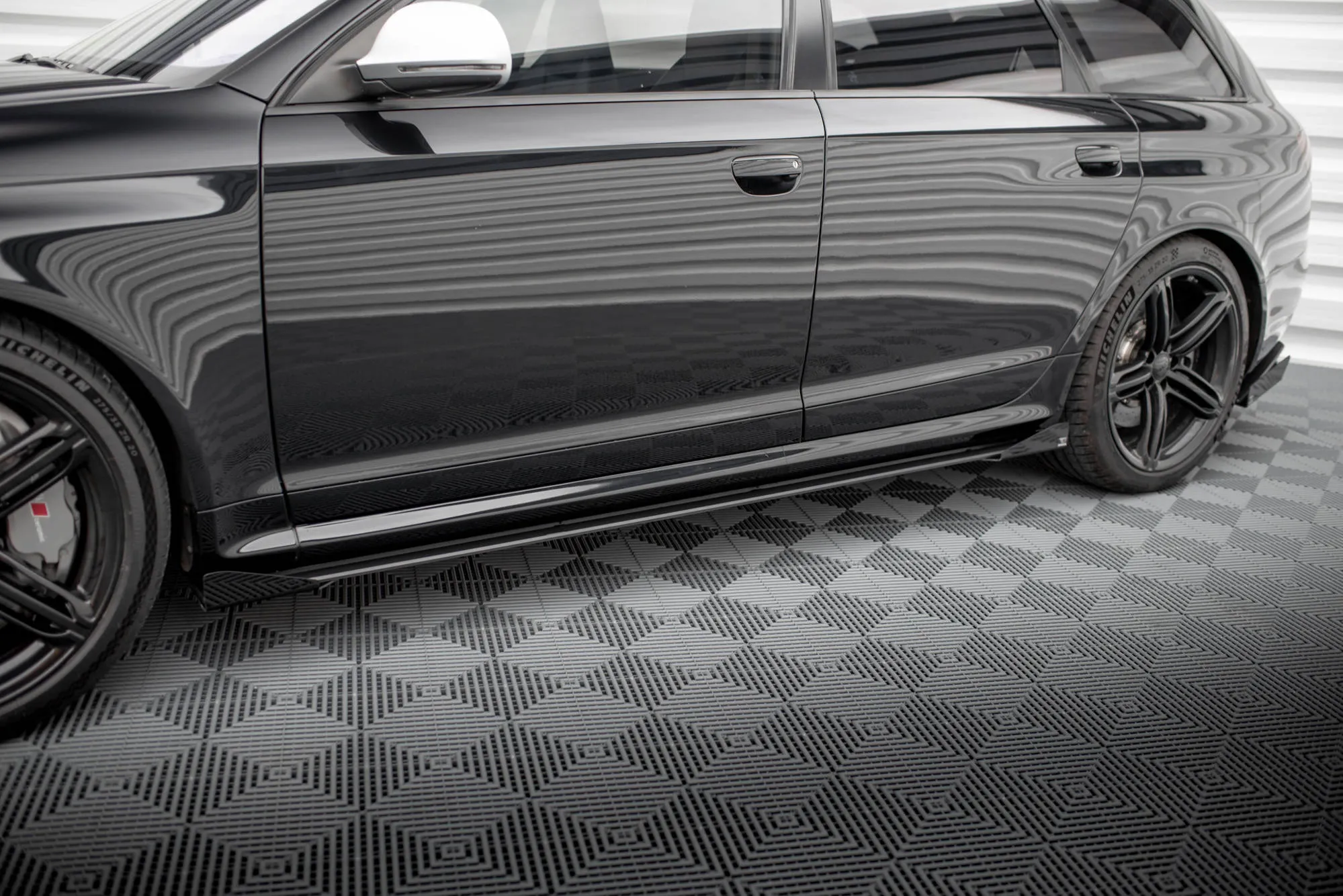 Sideskjørt-flopper Audi RS6 (C6) Avant 2007 - 2010 | Glossy Black Edition – bilde 2