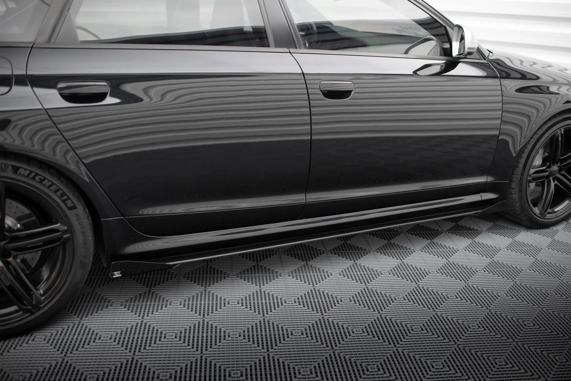 Sideskjørt + flopper Audi RS6 (C6) Avant 2007 - 2010 | Street Pro Black Edition