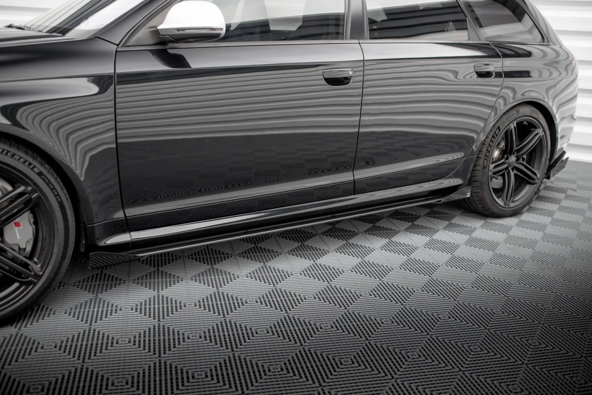 Sideskjørt + flopper Audi RS6 (C6) Avant 2007 - 2010 | Street Pro Black Edition – bilde 2
