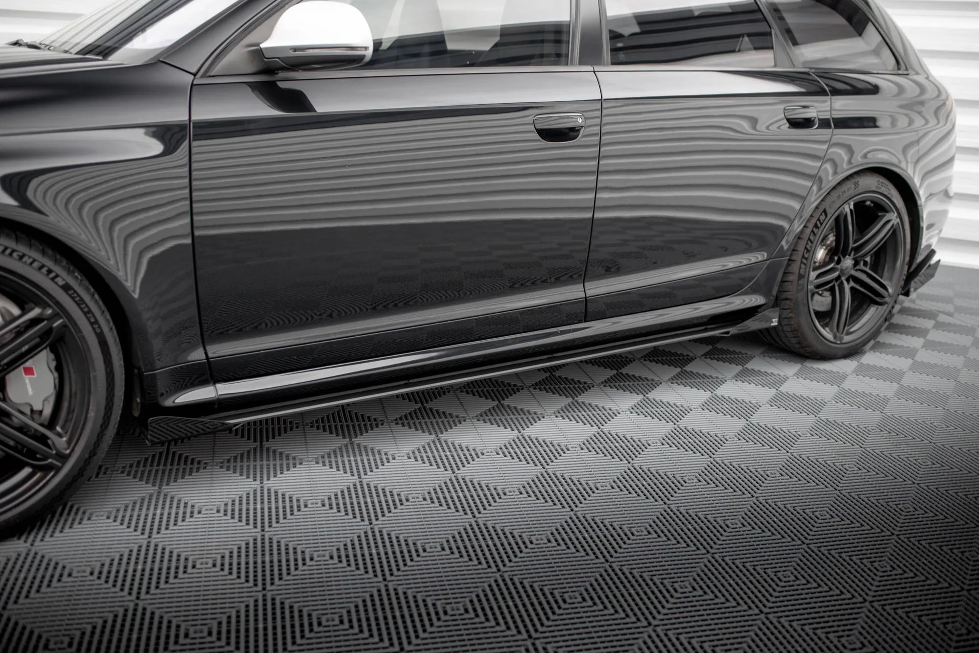 Sideskjørt + Flopper Audi RS6 (C6) Avant 2007 - 2010 | Street Pro Black Edition