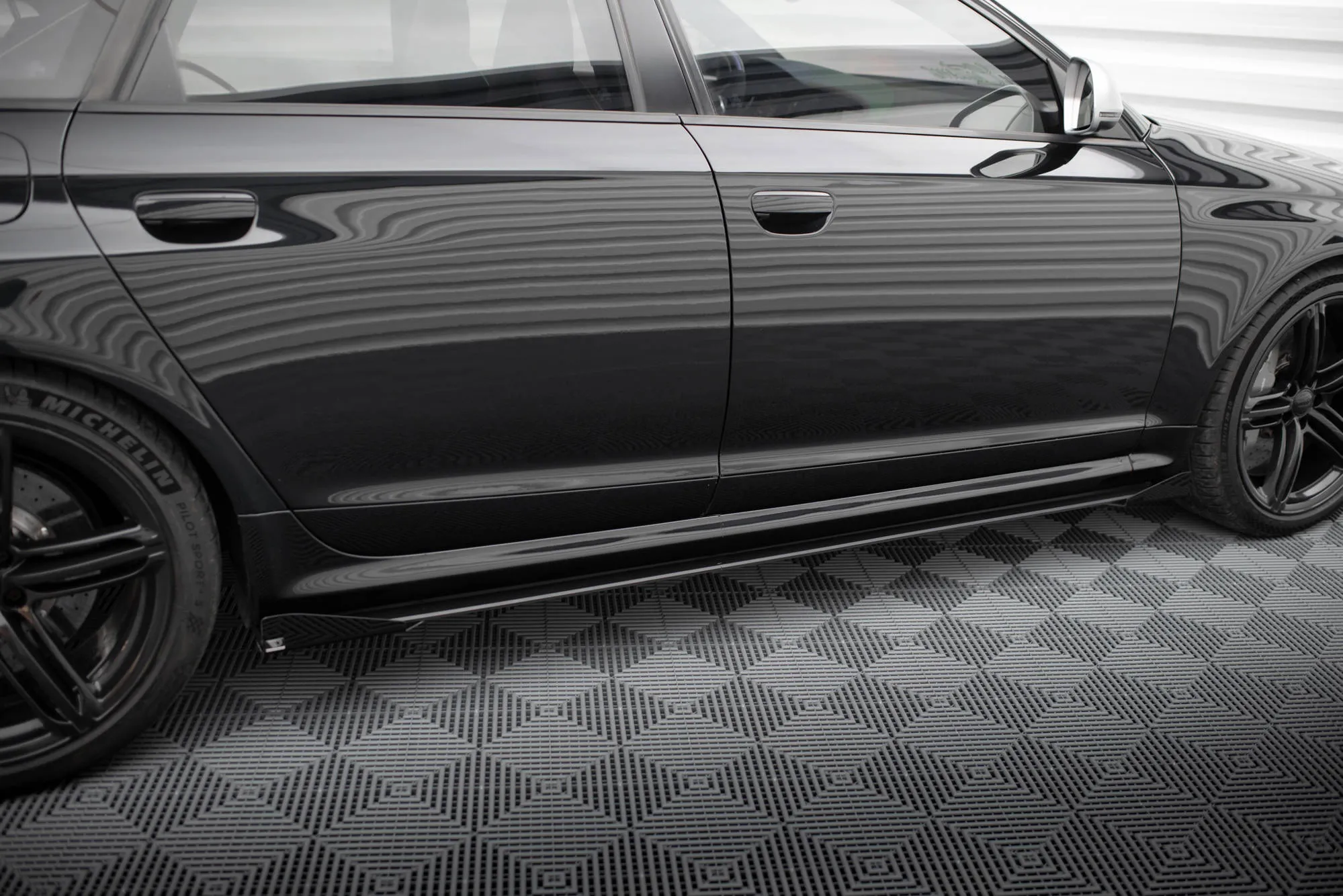 Sideskjørt + Flopper Audi RS6 (C6) Avant 2007 - 2010 | Street Pro Black Edition – bilde 3