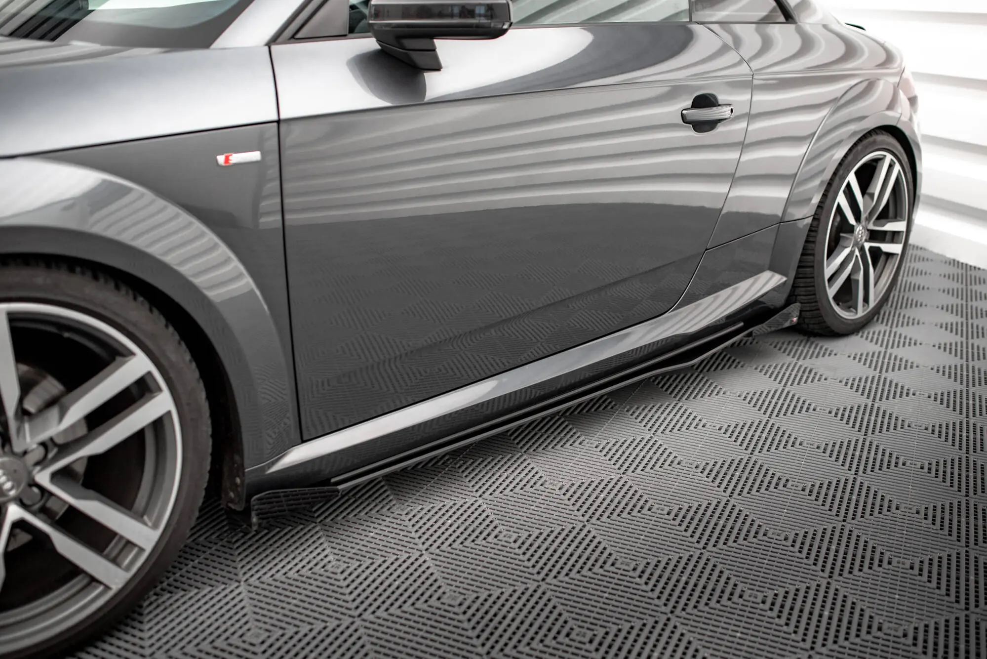Sideskjørt + flopper Audi TT S (8S) / Audi TT S-Line (8S) 2014 - 2018 | Street Pro Black Edition – bilde 4