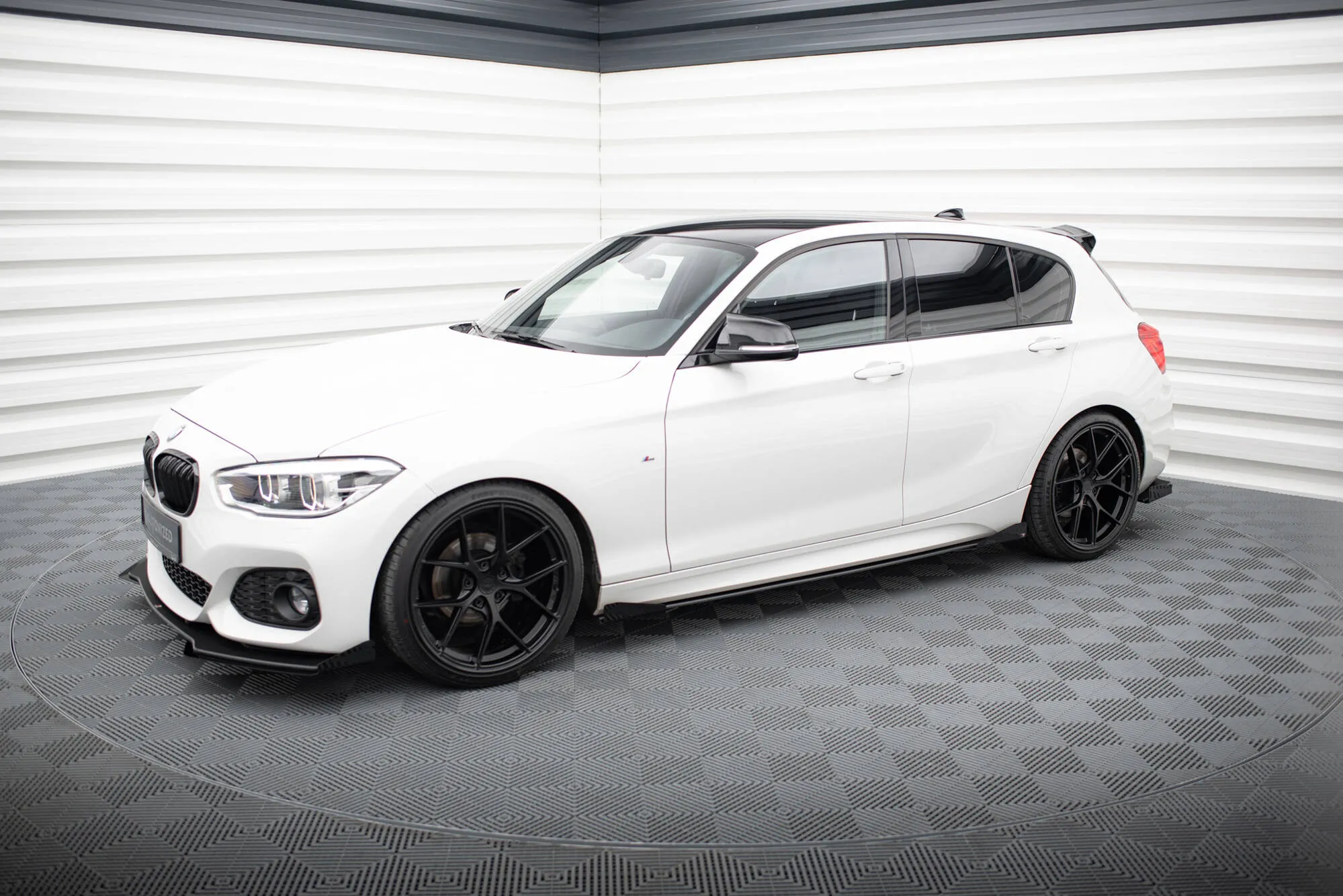 Sideskjørt-flopper BMW 1 (F20) M Pack LCI 2015 - 2019 | Glossy Black Edition – bilde 2