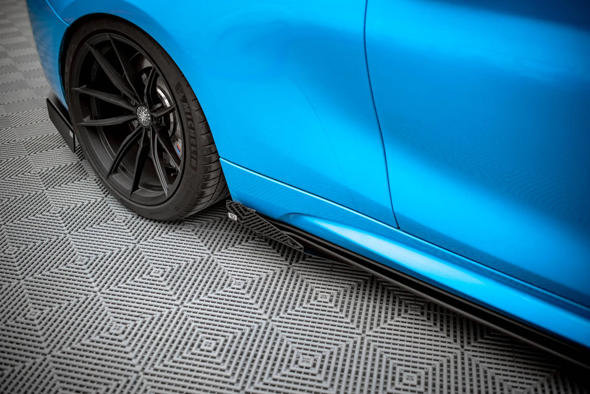 Sideskjørt + Flopper BMW M2 (F87) 2015-2021 | Street Pro Black Edition – bilde 4