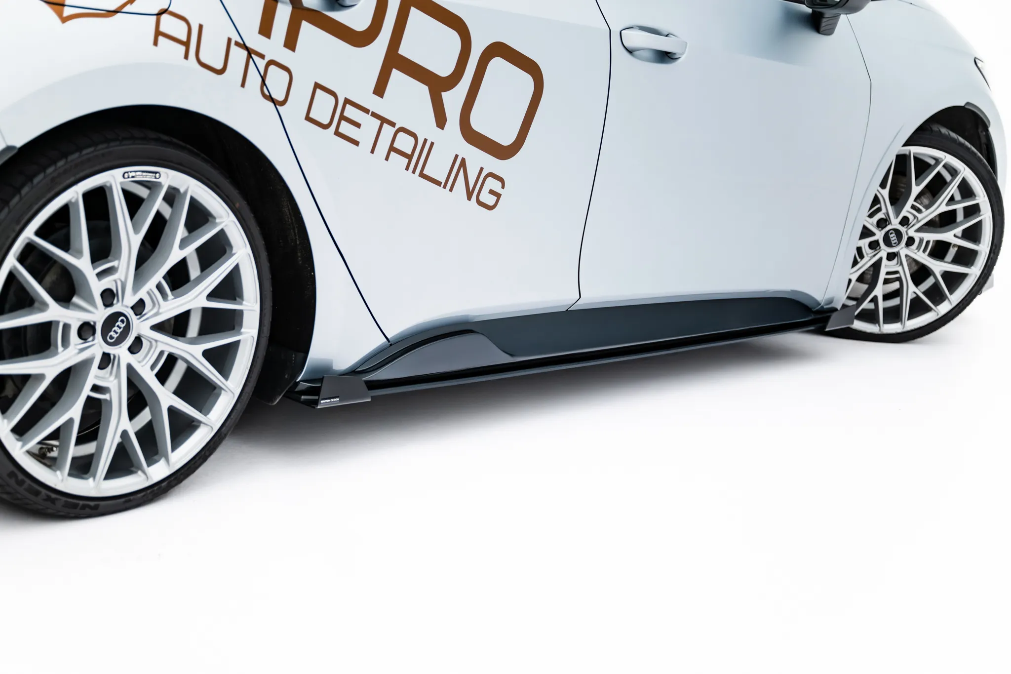 Sideskjørt-flopper Cupra Born I 2023 -> | Glossy Black Edition – bilde 3