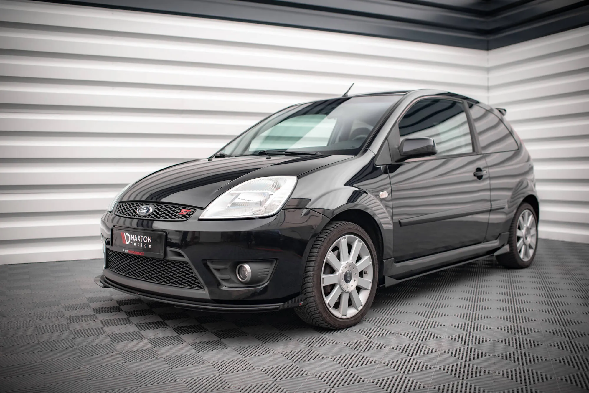 Sideskjørt + Flopper Ford Fiesta Mk5 2005 - 2008 | Street Pro Black Edition – bilde 2